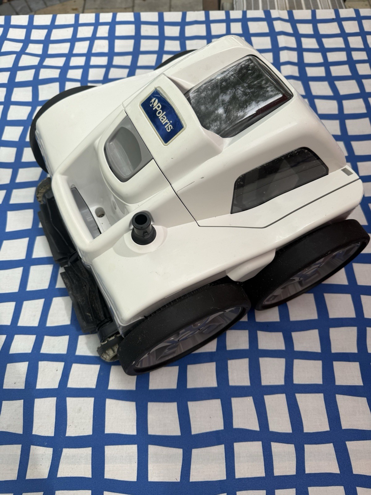 The Polaris Quattro P40 Pressure Side Pool Cleaner