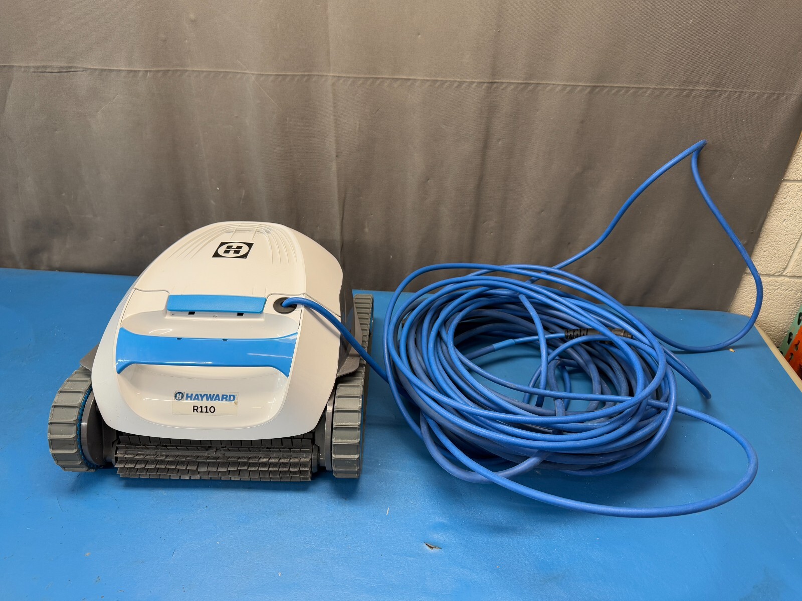 Hayward W3RCH411CU The Pool Cleaner R100 In-Ground Robotic Pool Cleaner