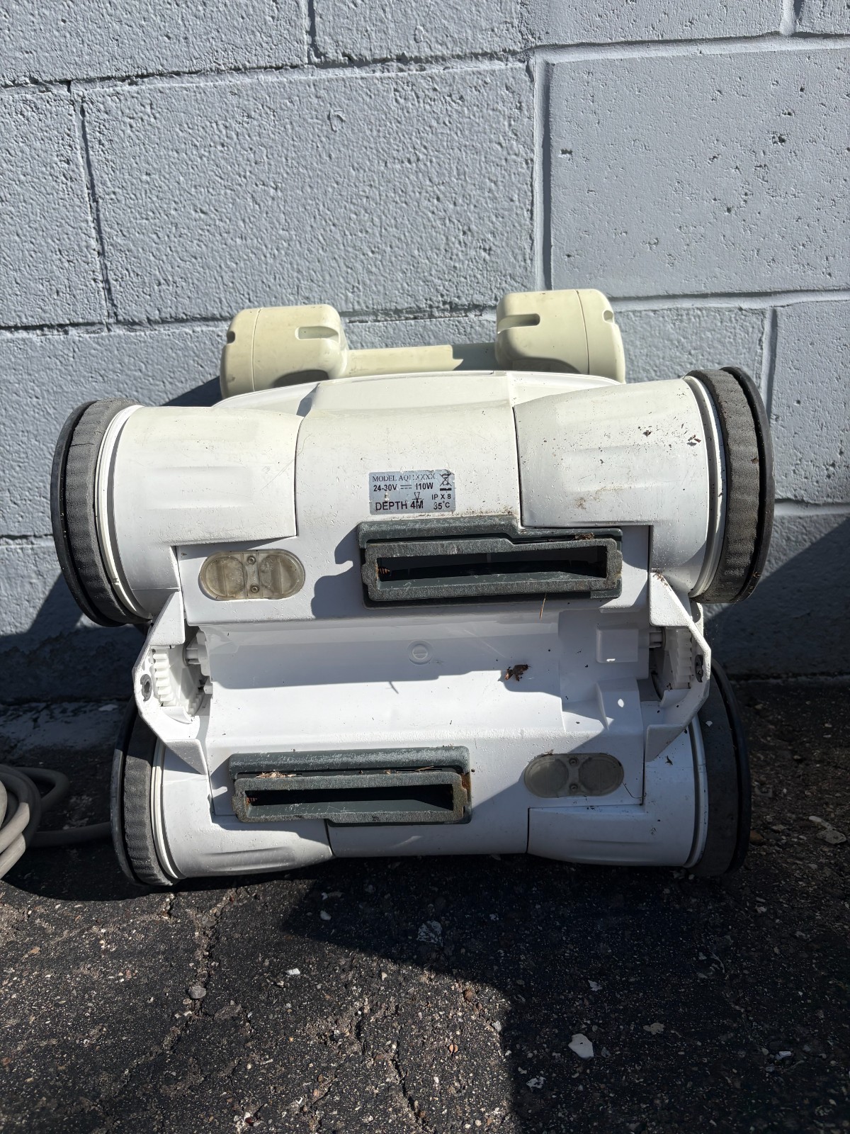 Aguabot SP200 Robotic Pool Cleaner – For Parts or Repair – No Power