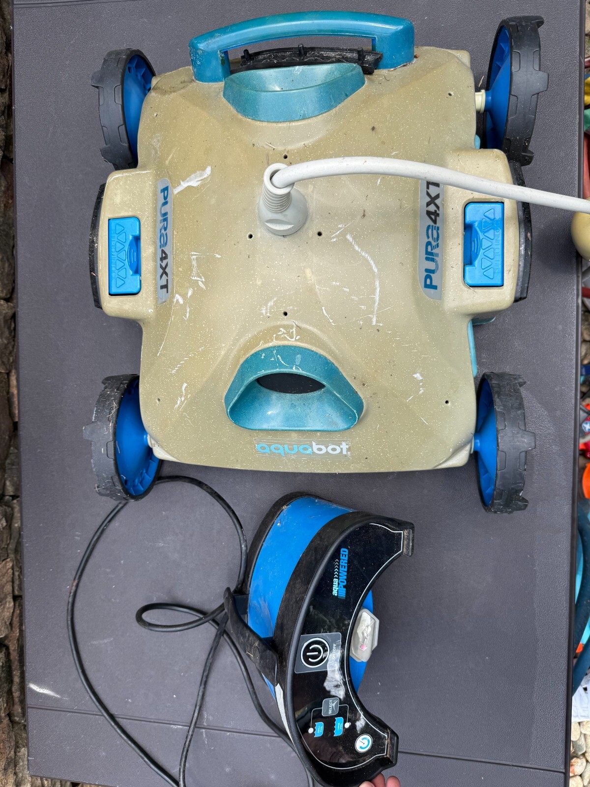 Aquabot Pura 4xt. Output Is 48 Volts It&rsquo;s Model Number A78003