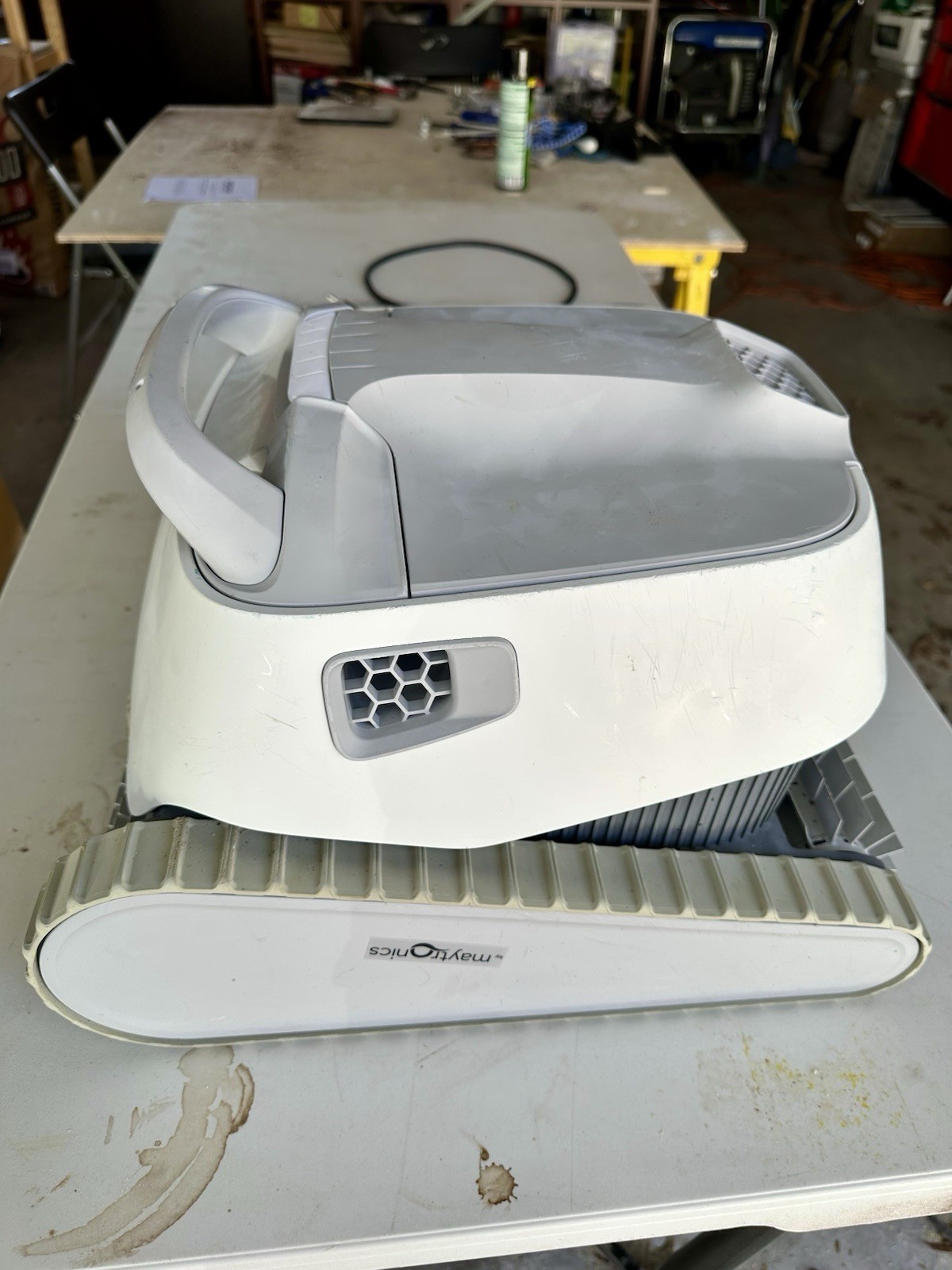 Doheny&rsquo;s Discovery – Maytronics Dolphin Inground Robotic Pool Cleaner Classic 11