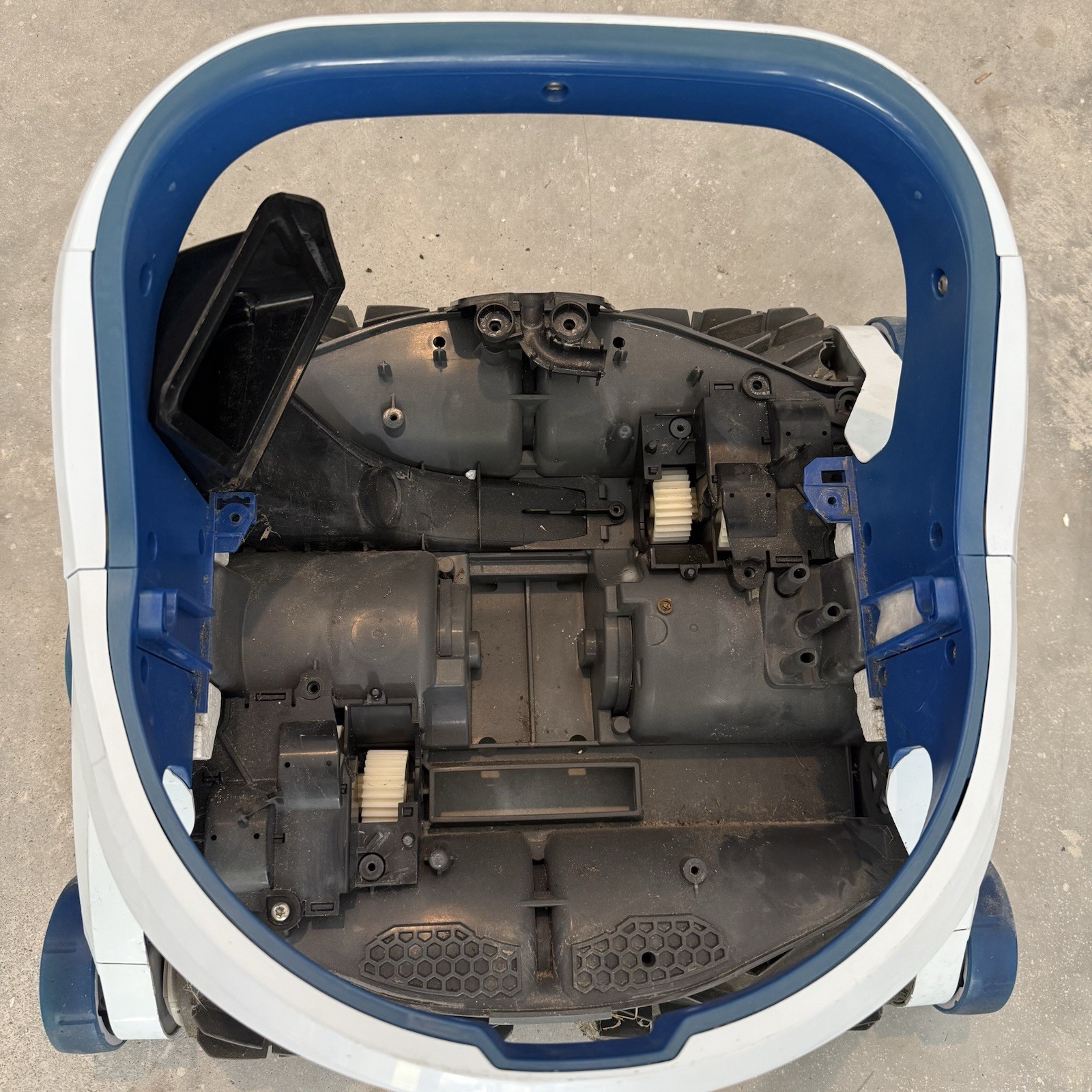 Hayward AquaVac 650 Lower Chassis Assembly Wheels Brushes Gearbox No Motor