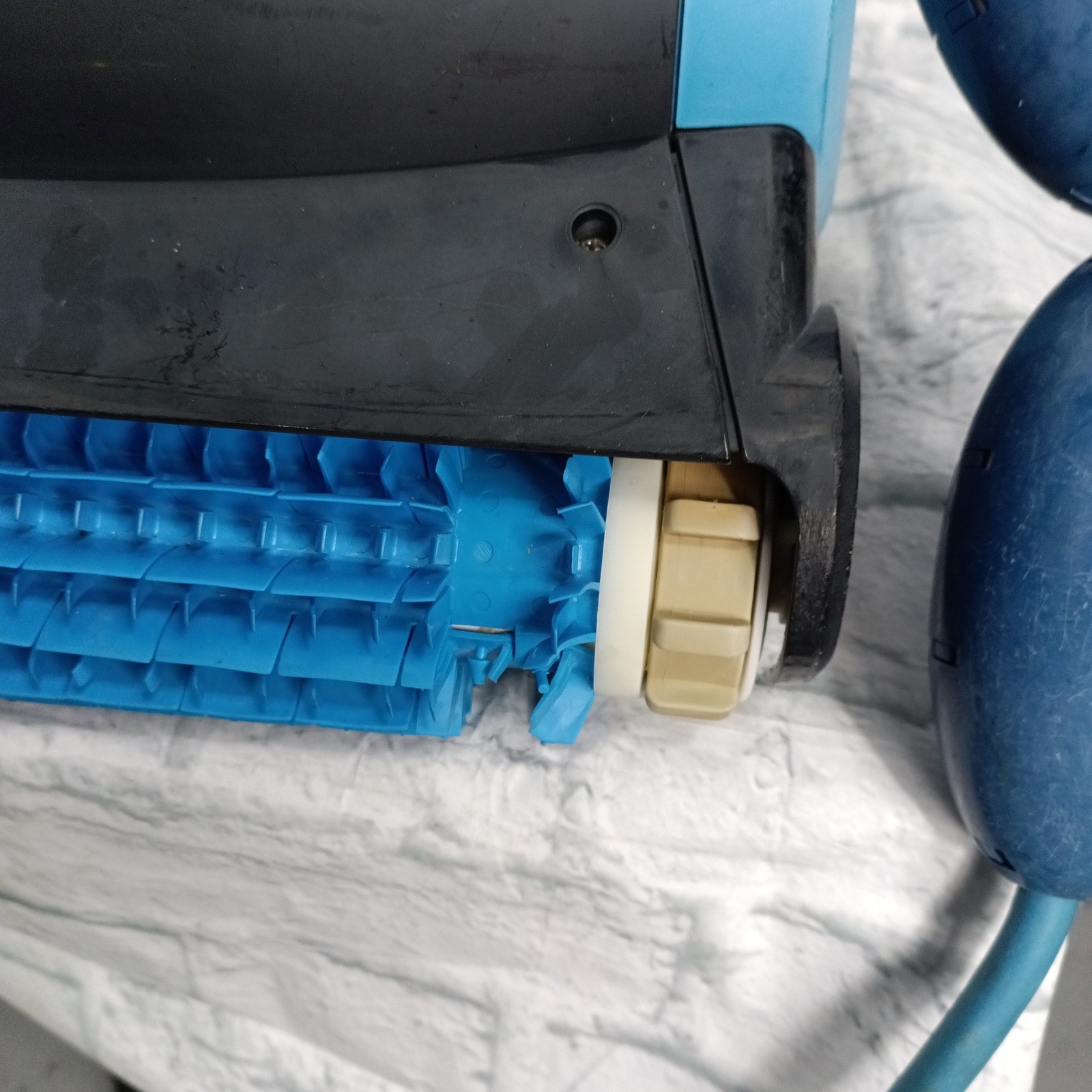 Dolphin Nautilus CC Plus Maytronics Robotic Pool Cleaner Untested