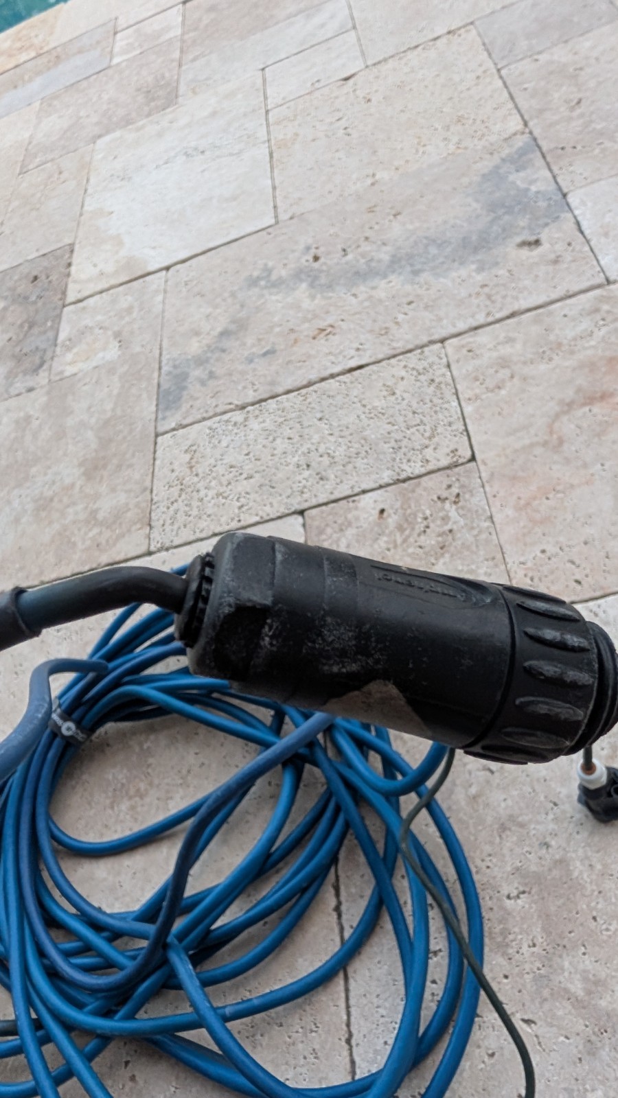 Blue Polaris robotic Pool Cleaner floating power cable