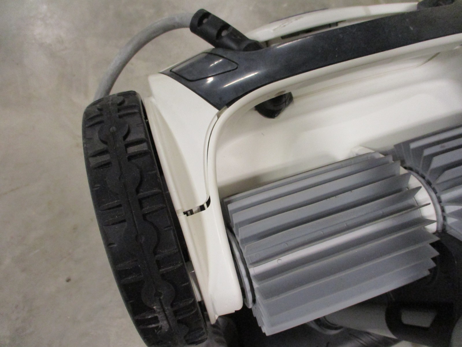 Polaris VRX iQ+ Robotic Pool Cleaner + iAquaLink Control & Dock/Caddy *READ*