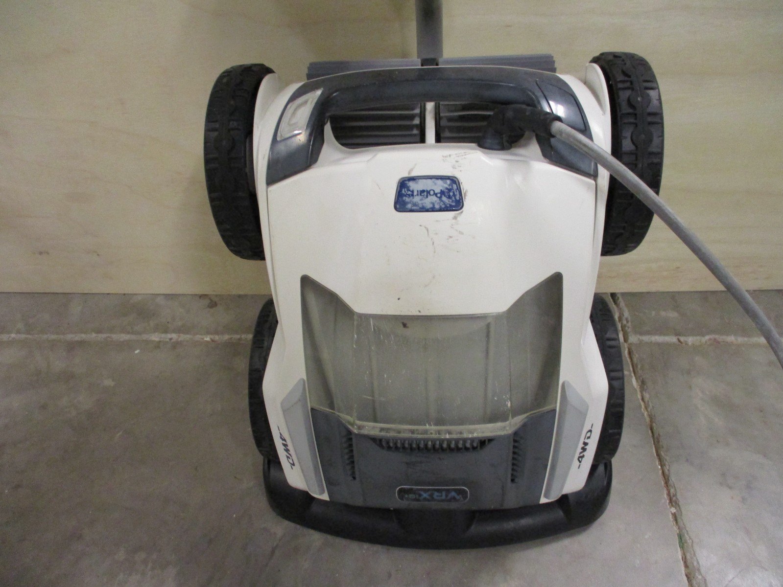 Polaris VRX iQ+ Robotic Pool Cleaner + iAquaLink Control & Dock/Caddy *READ*