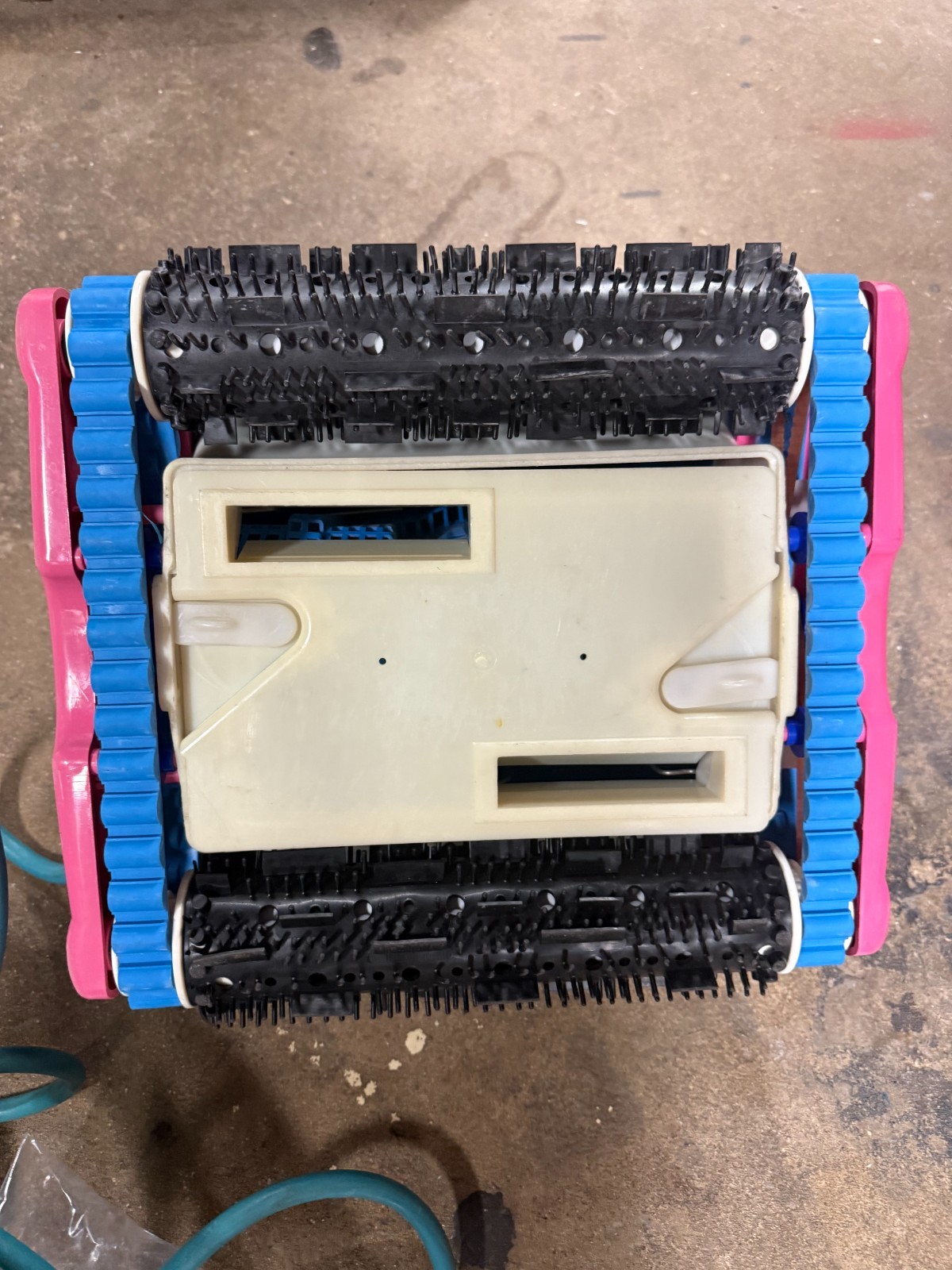 AQUABOT/ BLUE DIAMOND P/N: 2026018 ROBOTIC POOL CLEANER GOOD CONDITION ( USED )