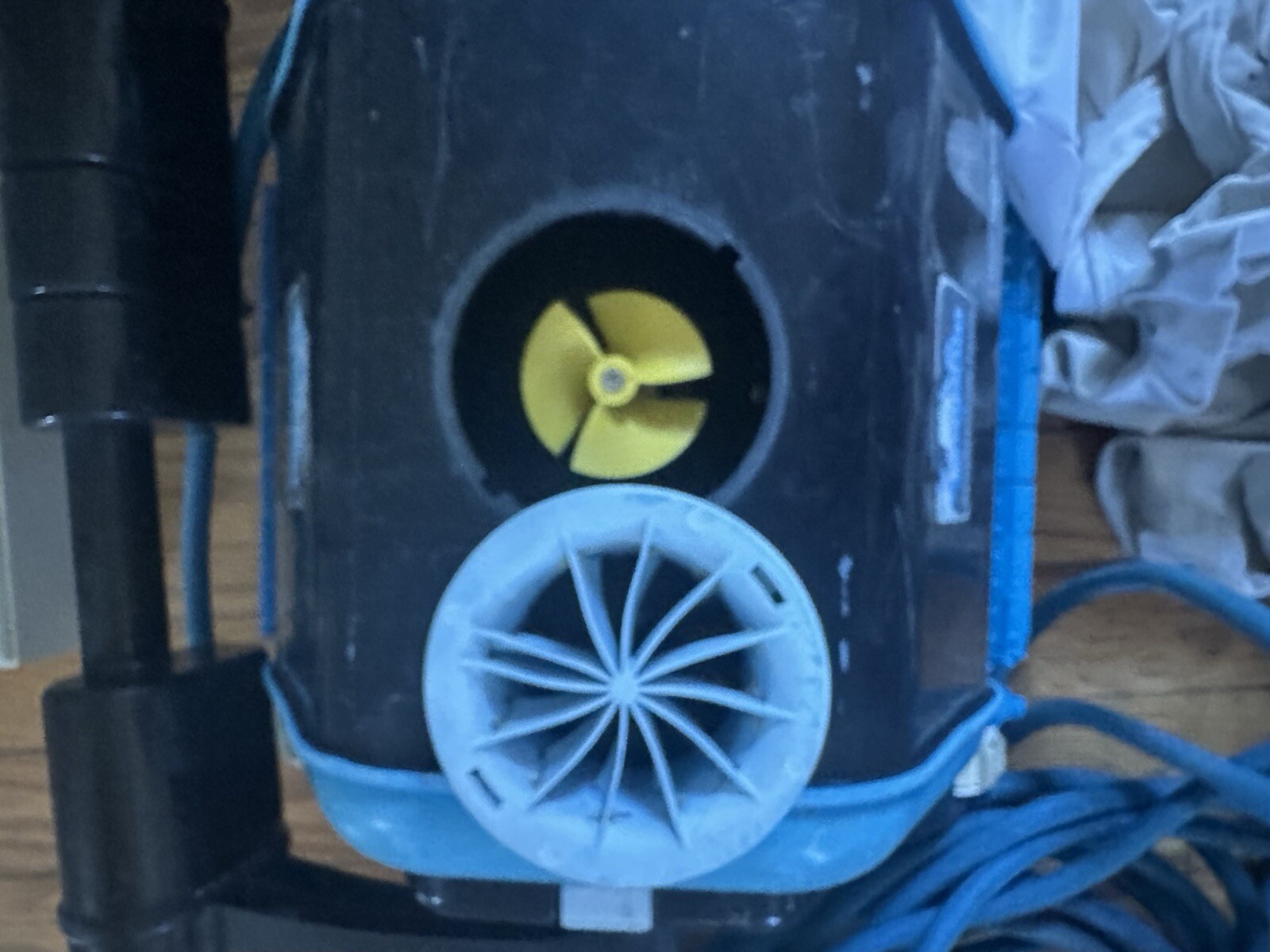 Maytronics Dolphin Pool Cleaner for Parts Not Working Used See Description