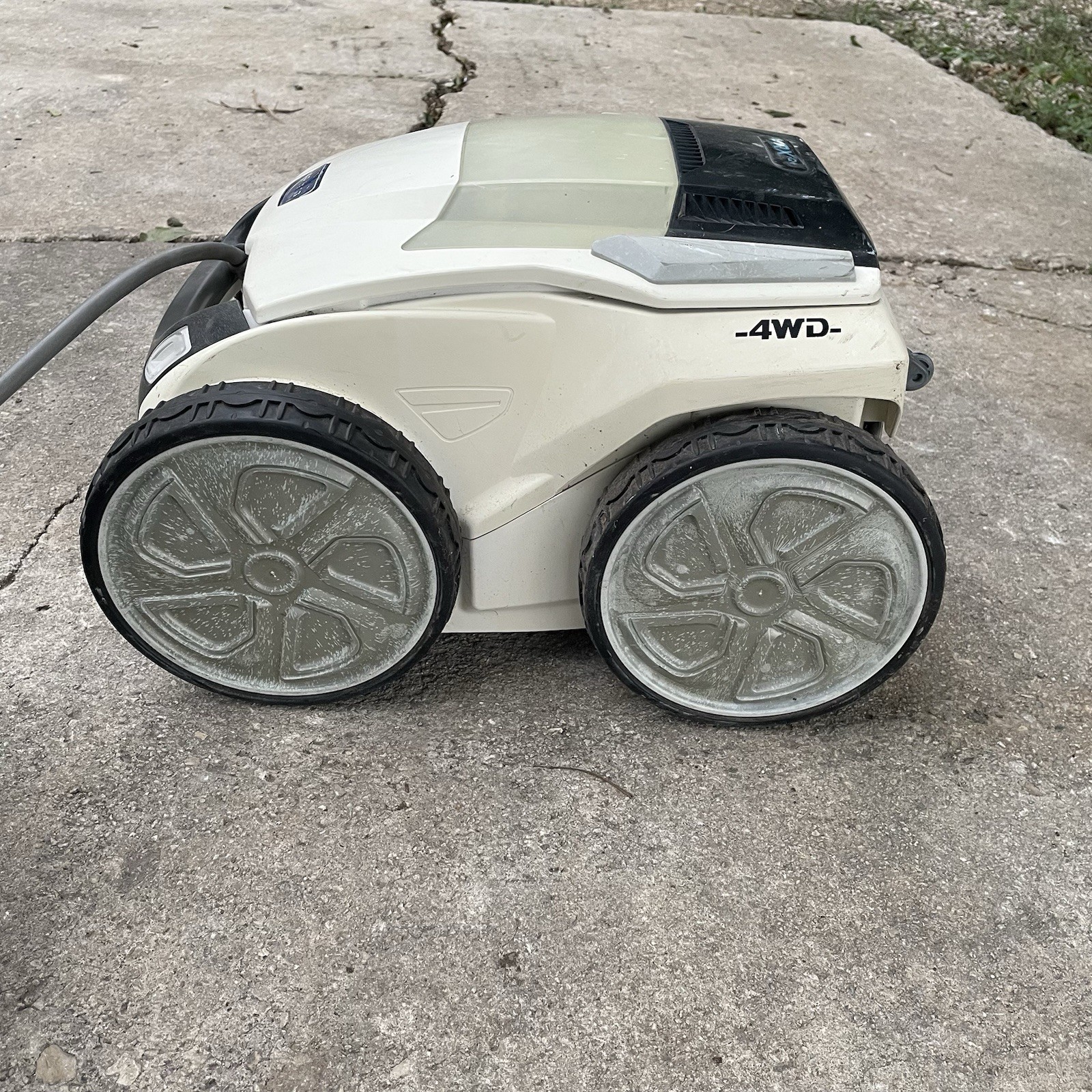 Polaris VRX iQ+ 4WD Robotic Pool Cleaner AS-IS