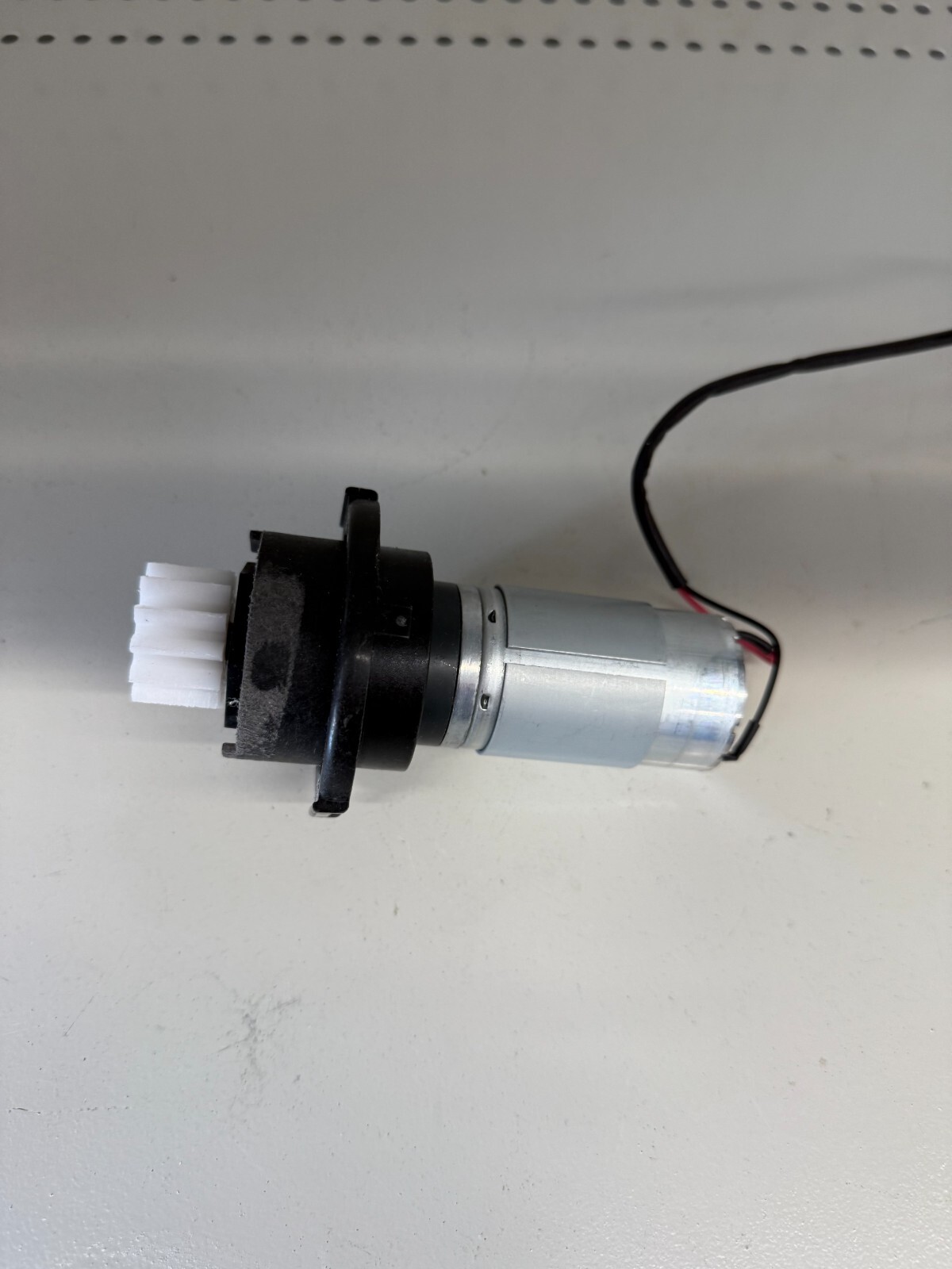 Maytronics / Dolphin P/N 5521259-1Proteus DX3 Cleaner Drive Motor ( Used )