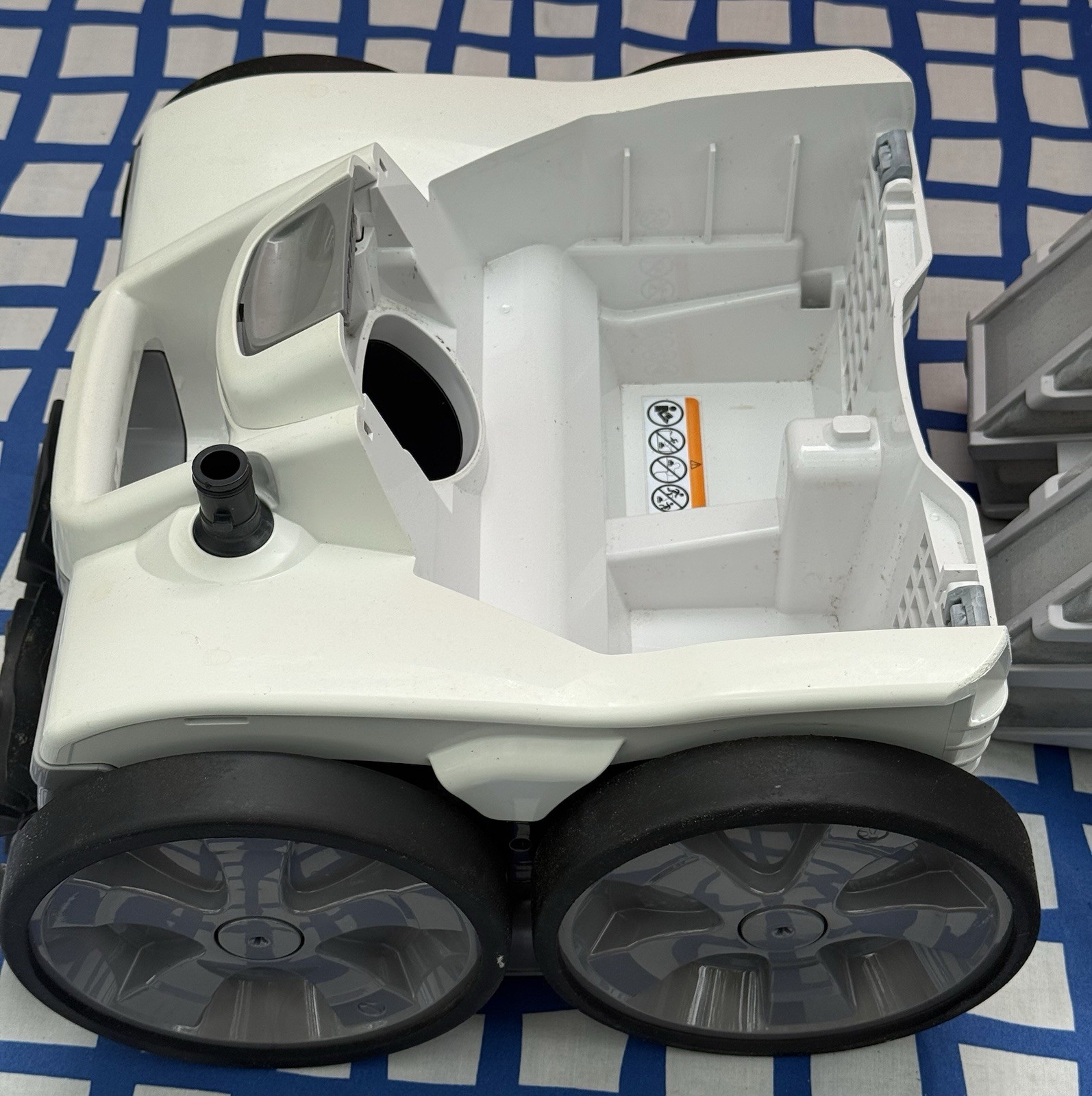 The Polaris Quattro P40 Pressure Side Pool Cleaner