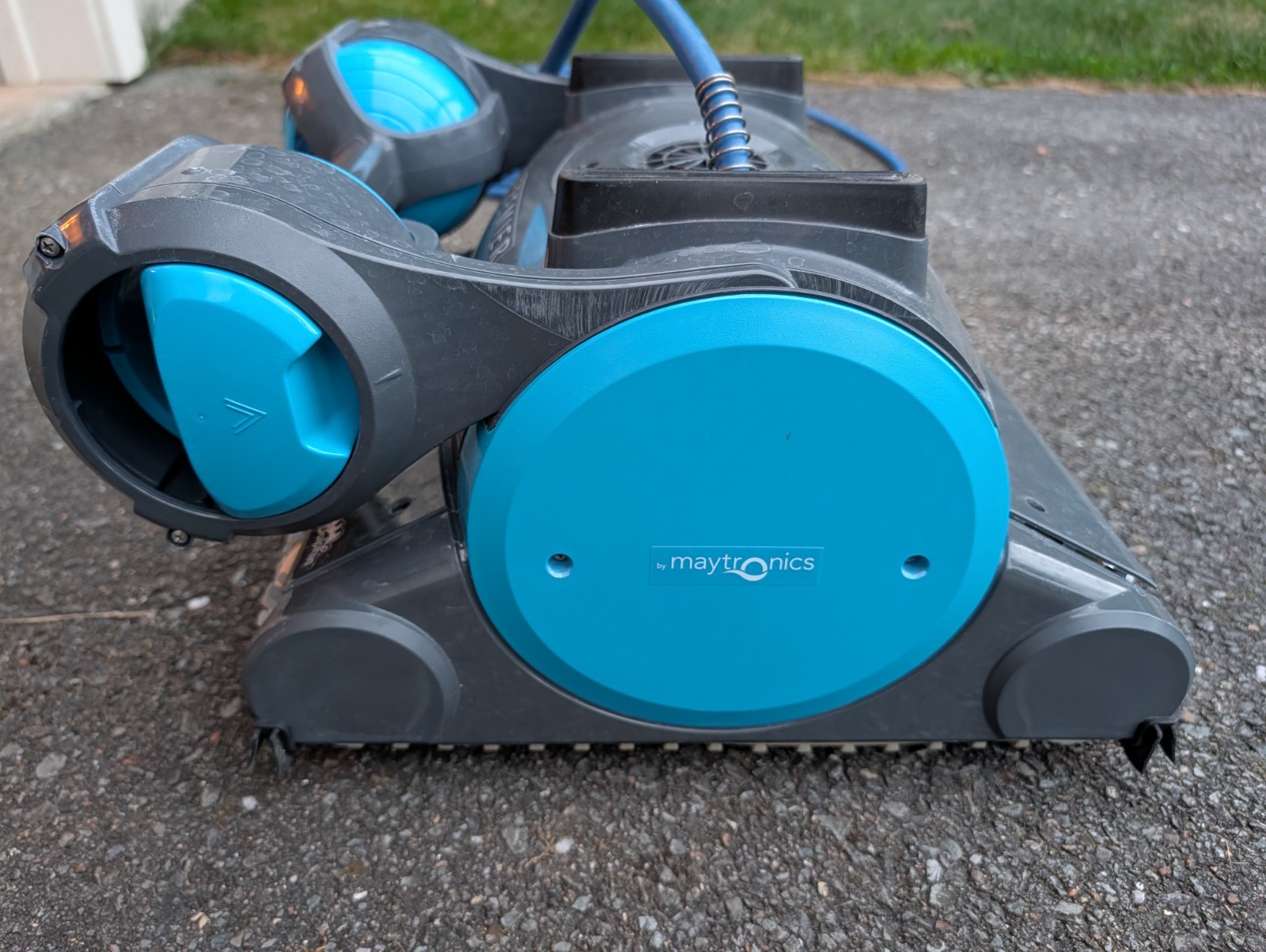 Dolphin Premier Robotic Pool Cleaner – passes self-test