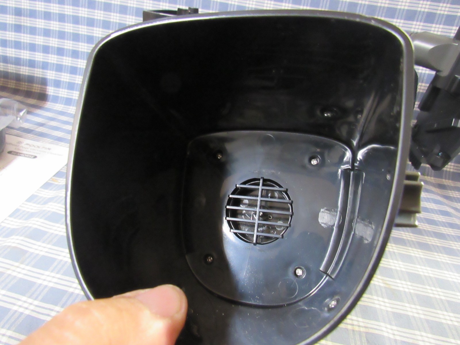 PoolMr Cordless Handheld Pool Vacuum Rechargeable (Store Display) FREE SHIPPING.