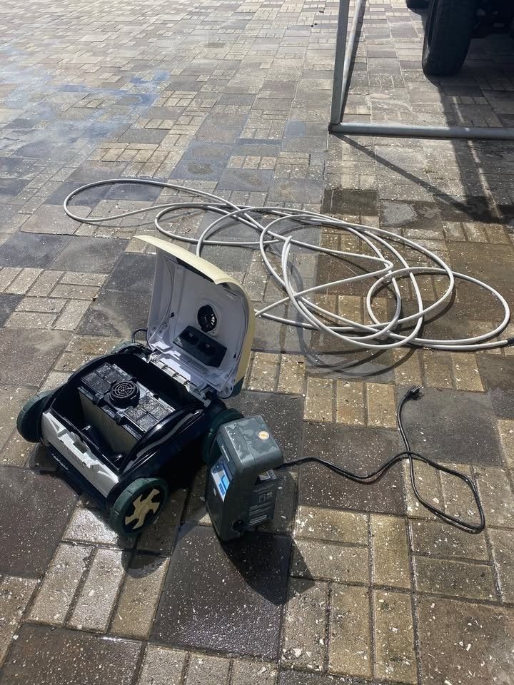 Hayward AquaVac 500 USED