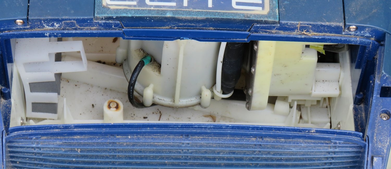 Aquabot Elite Pool Cleaner Robot – not fully tested – for parts or repair