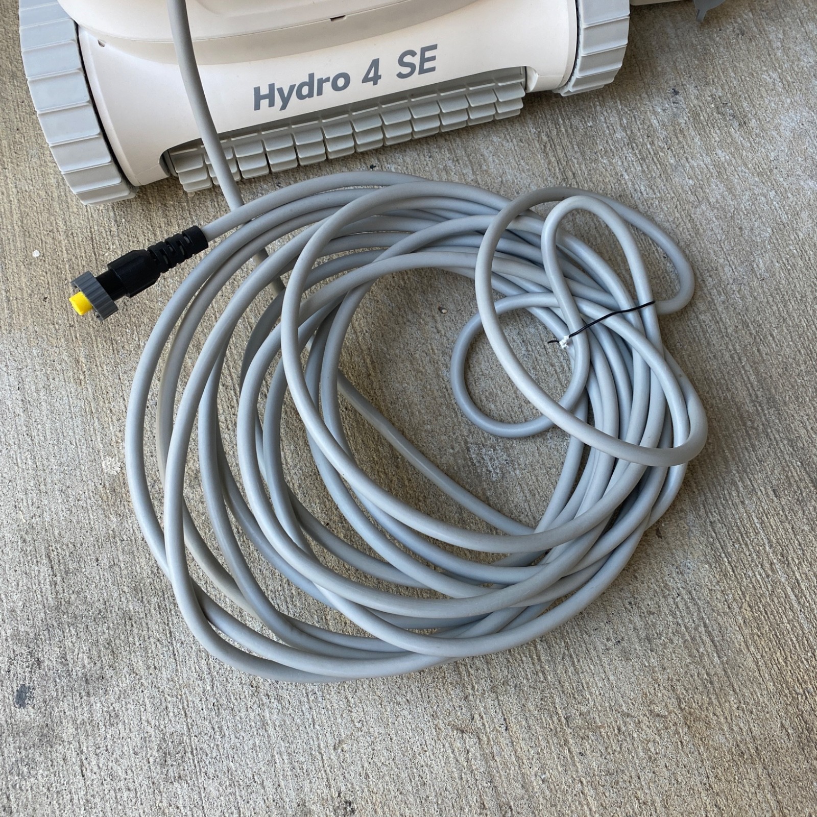 Hydro 4 SE Pool Vacuum Robot Cleaner for Inground Pools