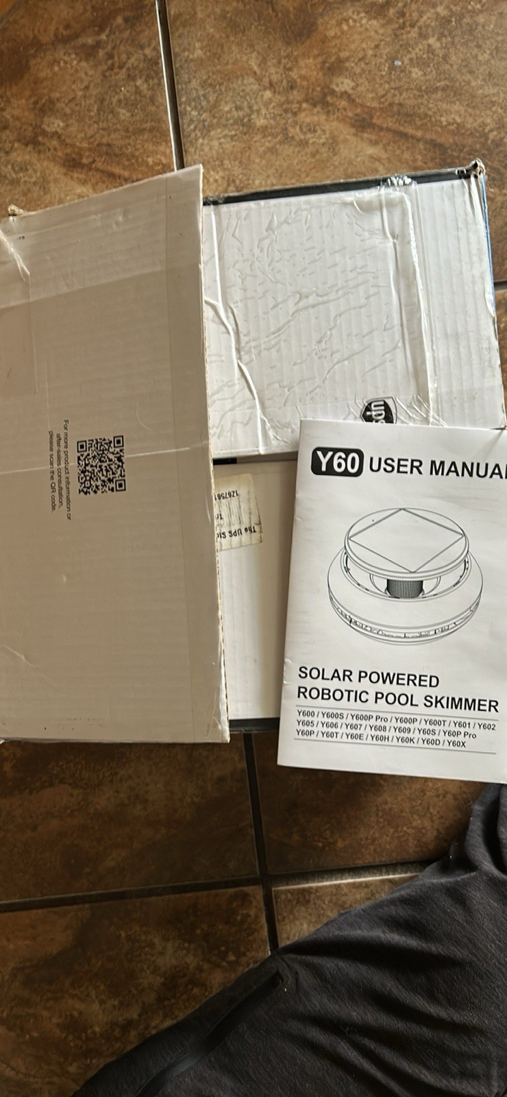 EZIOOV Y60 Solar Powered Cordless Robotic Pool Skimmer, Black w/ Manual