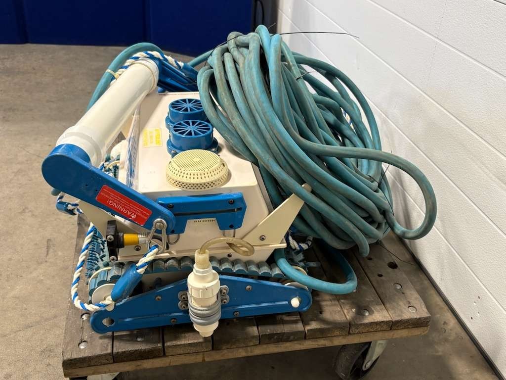 Aqua Products Aquabot AquaMAX Bi-Turbo Commercial Pool Cleaner w/ Power Supply