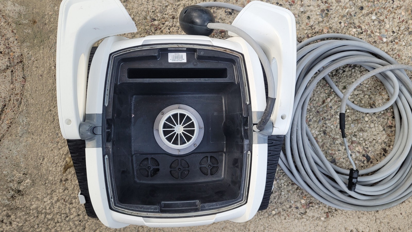 The Polaris Zodiac P825 Robotic Pool Cleaner (WR000044) for PARTS