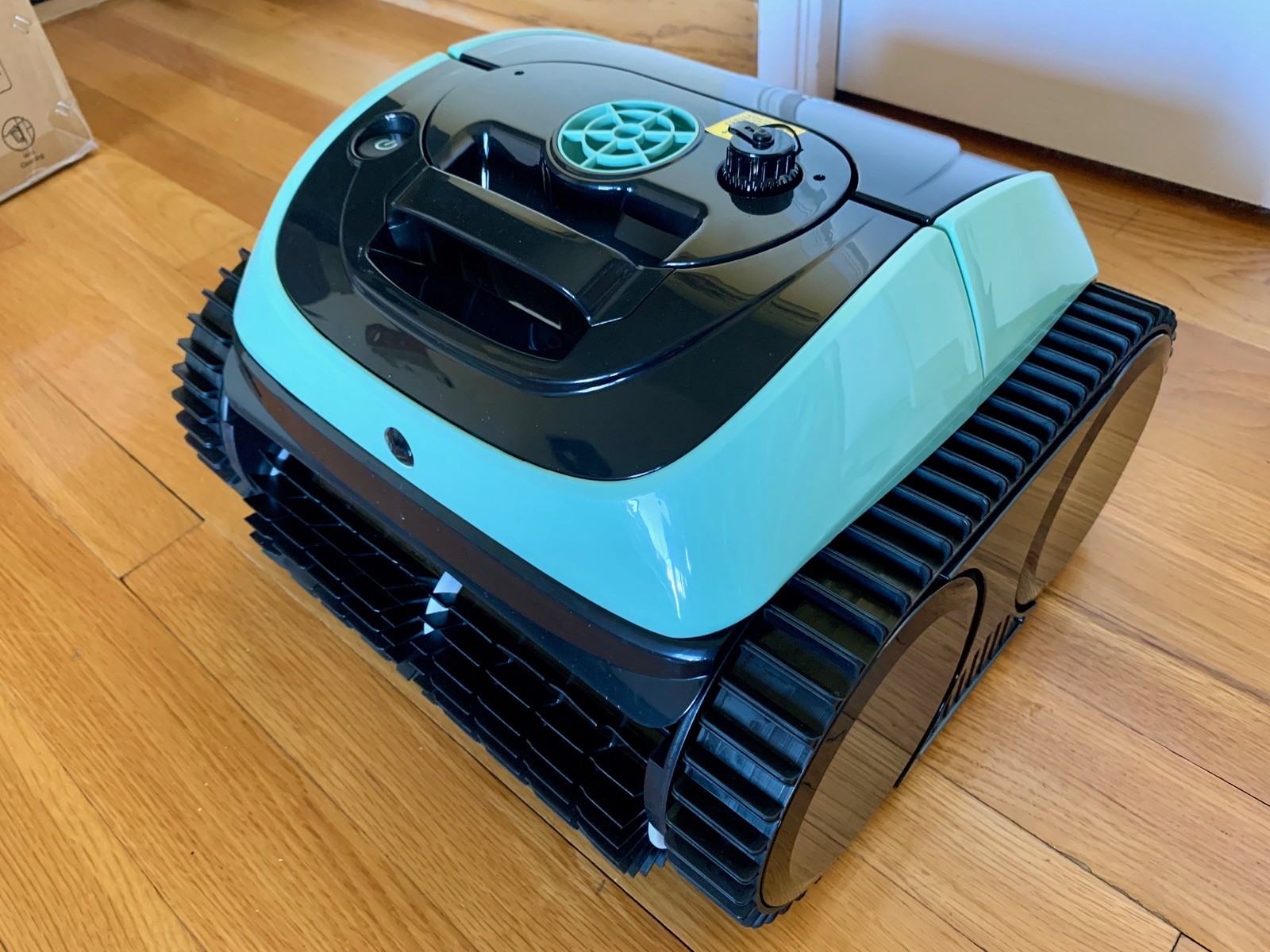 Winny C1 Cordless Robotic Smart Pool Cleaner, App Control, 150 min Runtime!