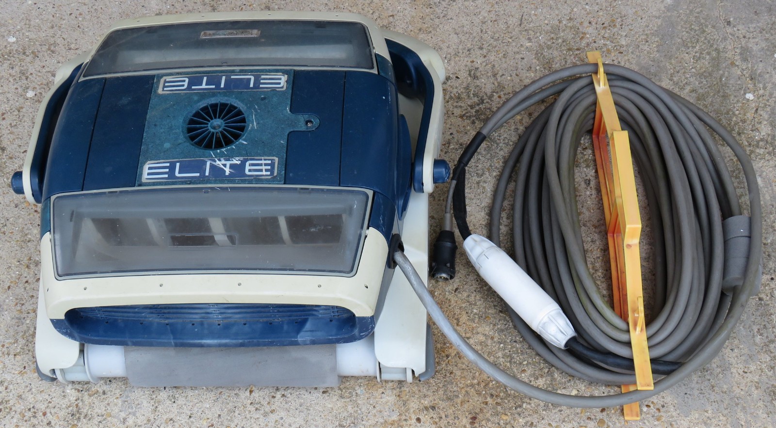 Aquabot Elite Pool Cleaner Robot – not fully tested – for parts or repair