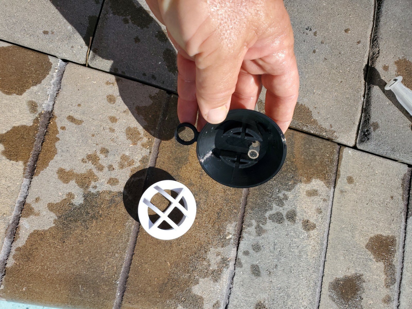 SWIMMING POOL LEAK VACUUM GRATE DYE TESTER – REMOVAL TOOL