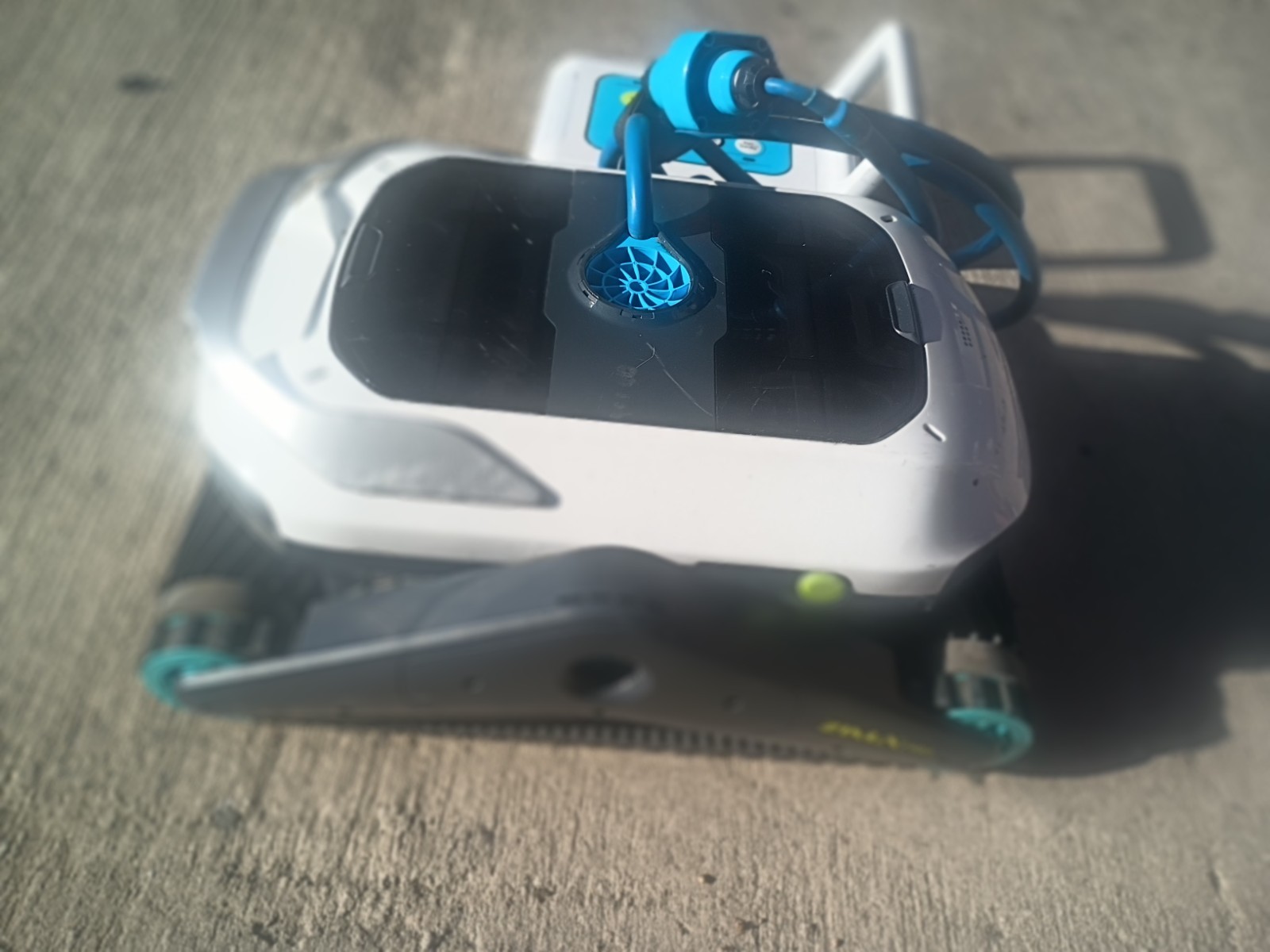 Degrii Zima Pro Cordless Robotic Pool Cleaner for Above/In-Ground Pools