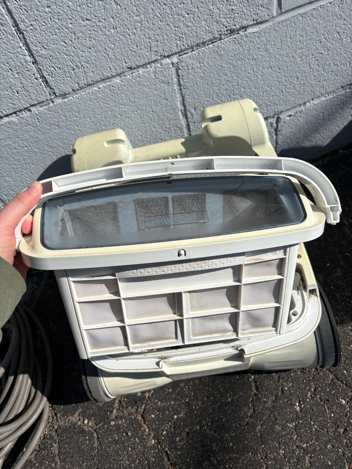 Aguabot SP200 Robotic Pool Cleaner – For Parts or Repair – No Power
