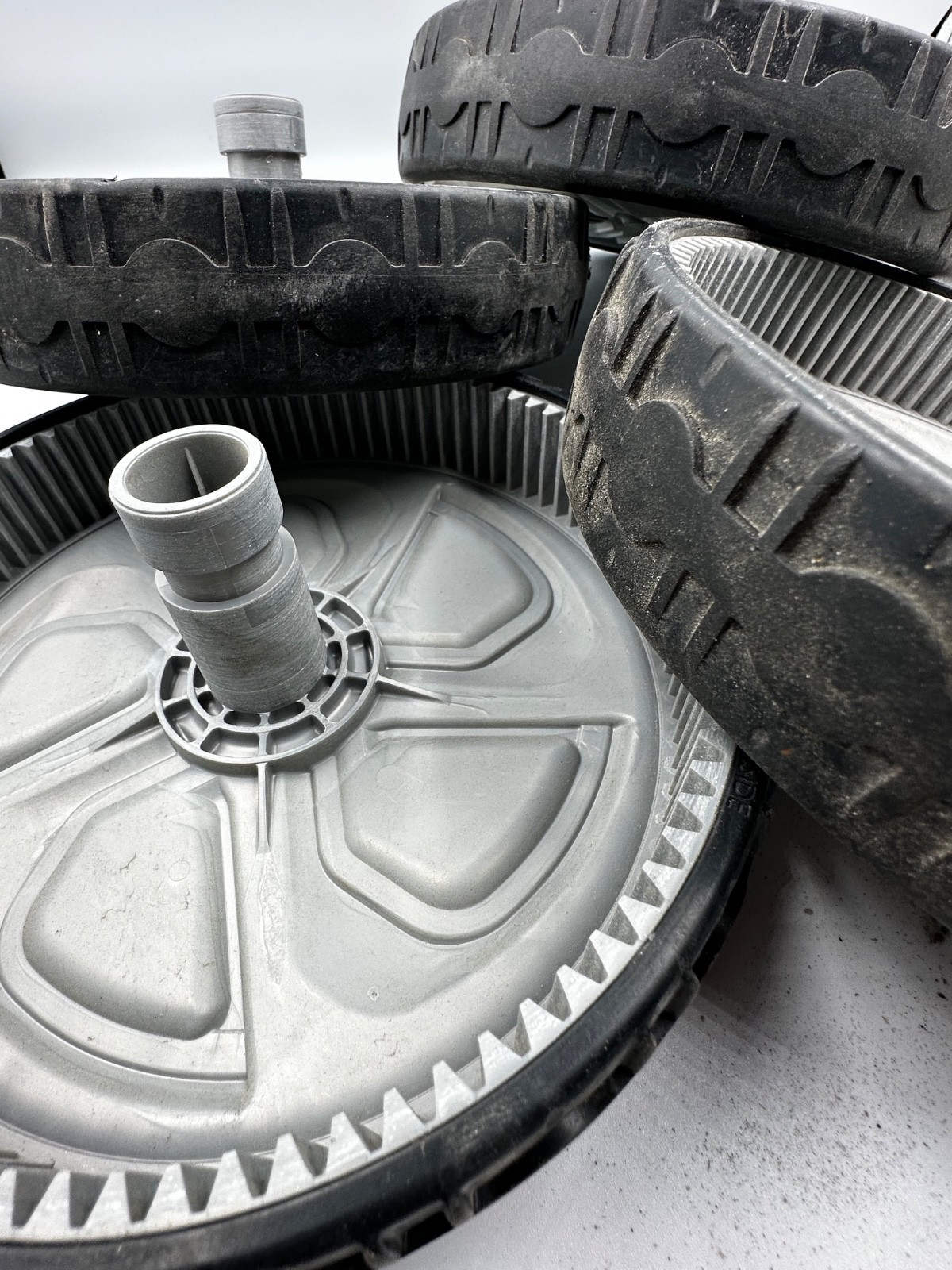 Polaris ZODIAC Wheel TIRE Bushing Rim Alfa IQ+ And VRX IQ Good Condition 9650