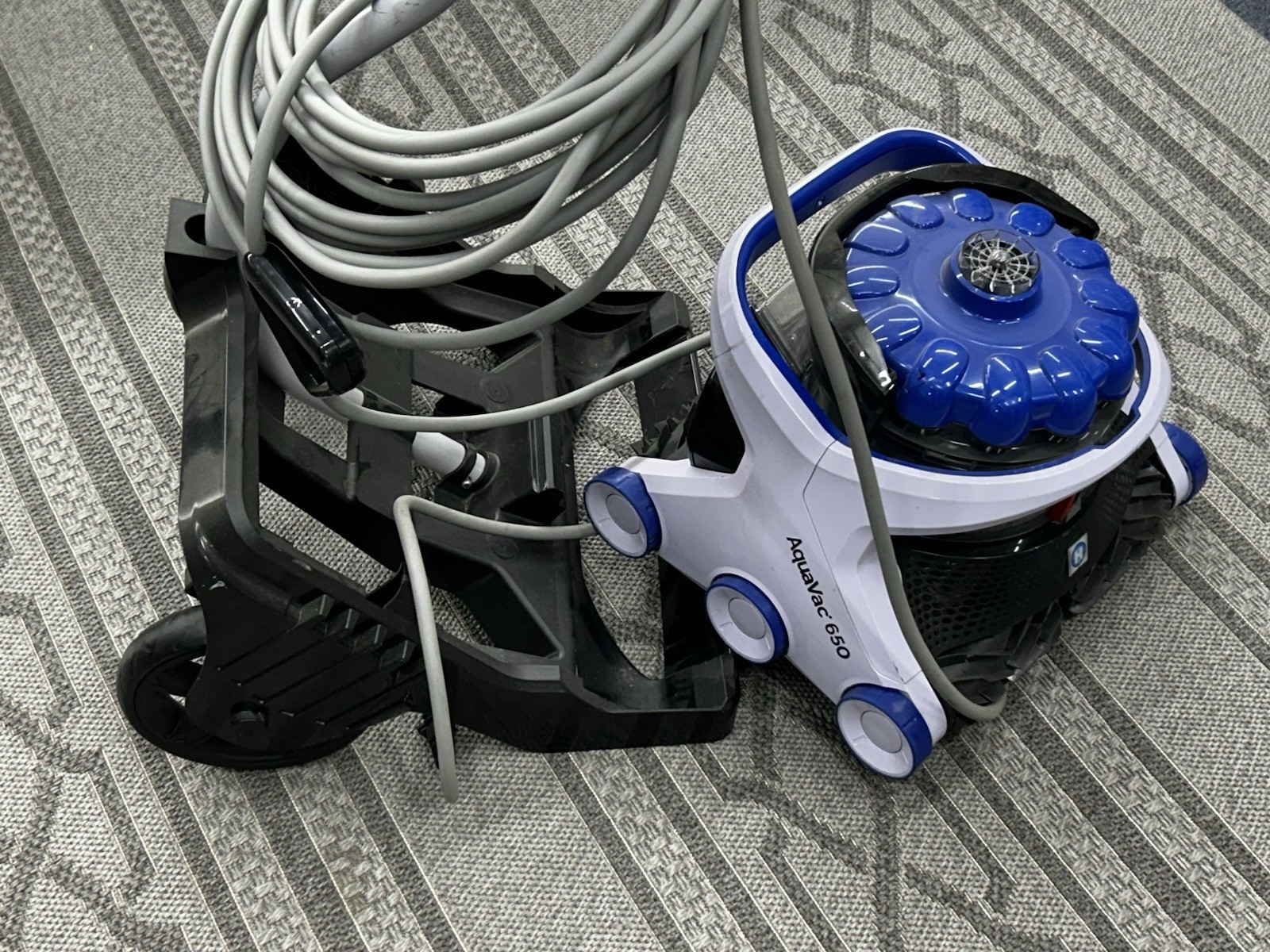 Hayward Aquavac 650 Robotic Cleaner 81048