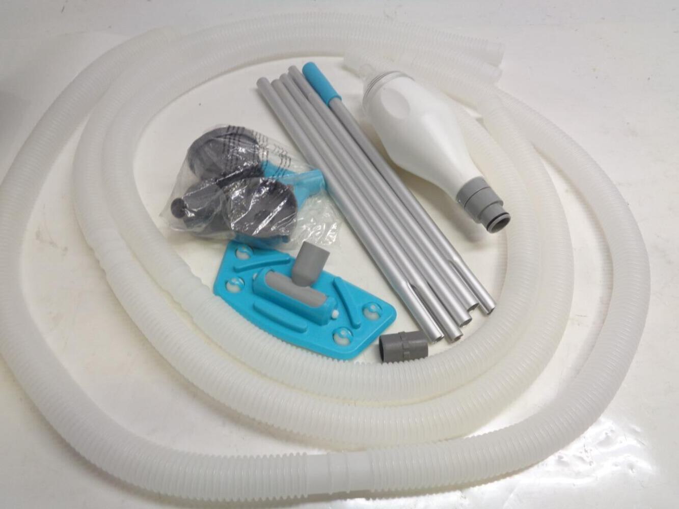 NEW SKOOBAMAX POOL VACUUM KIT 8-18&prime; 530 GAL MIN./1300 GAL MAX. CAPACITY R28
