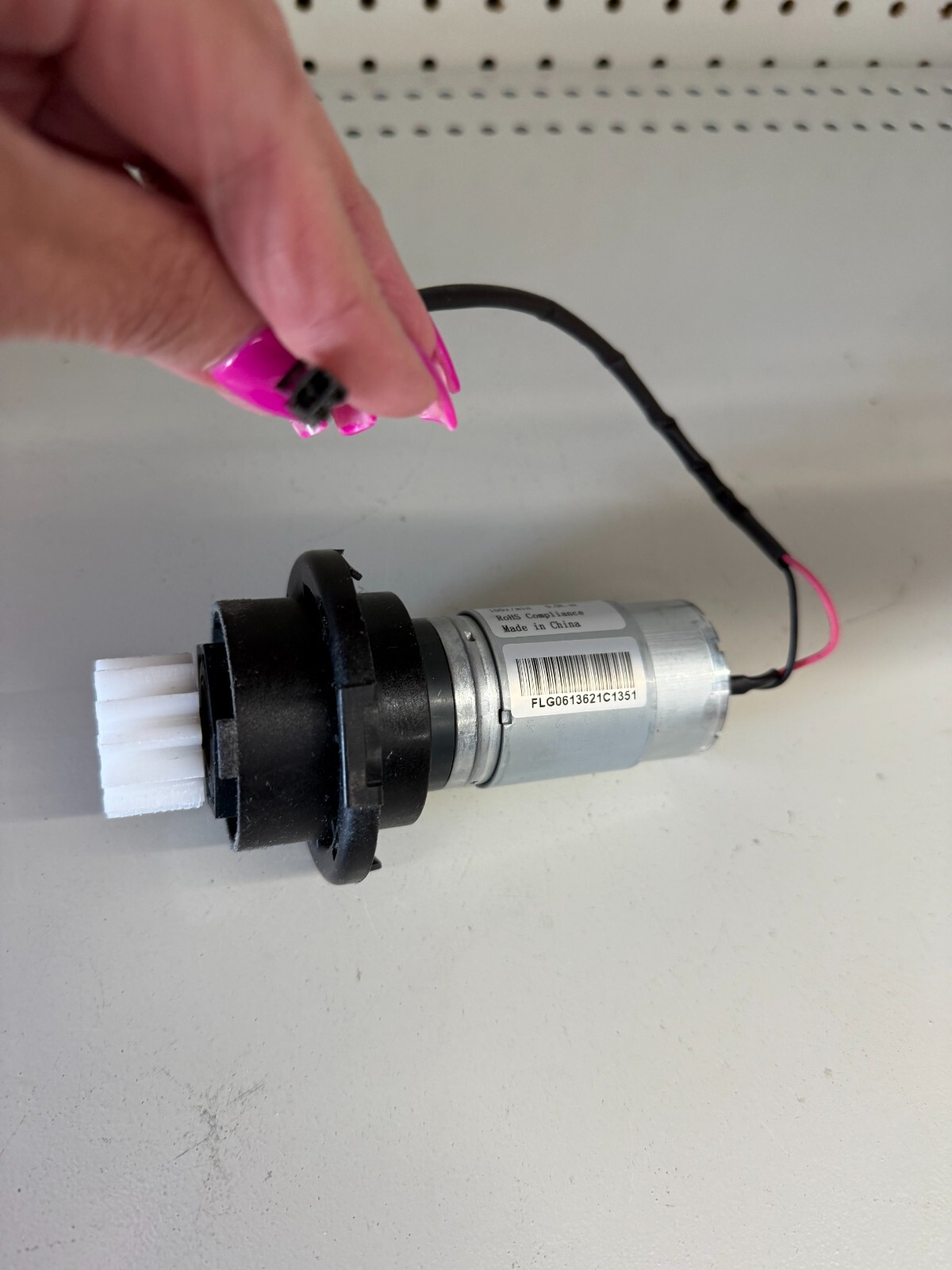 Maytronics / Dolphin P/N 5521259-1Proteus DX3 Cleaner Drive Motor ( Used )