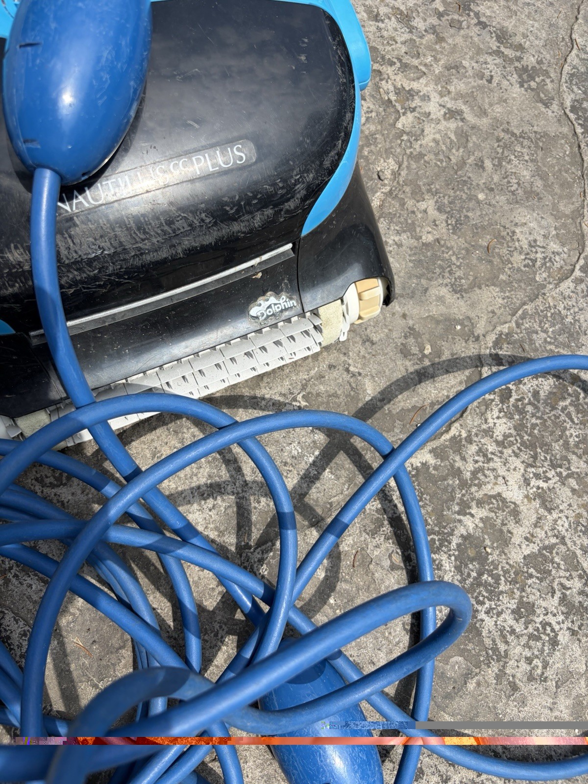 Dolphin Nautilus CC Robotic Pool Vacuum Cleaner – For Parts or Repair.