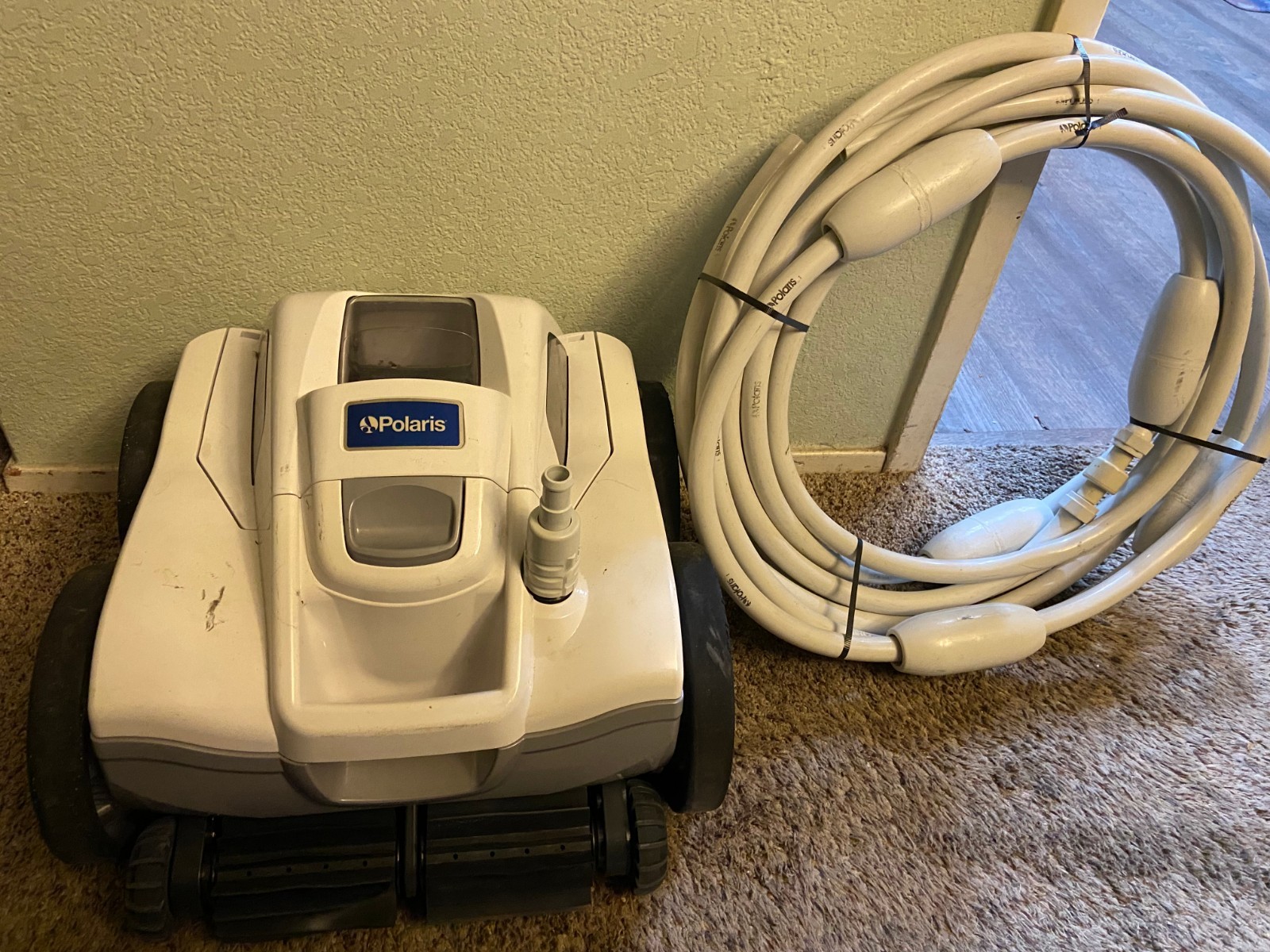 🍉 The Polaris Quattro P40 Pressure Side Pool Cleaner Vacuum (F40) powers on FL