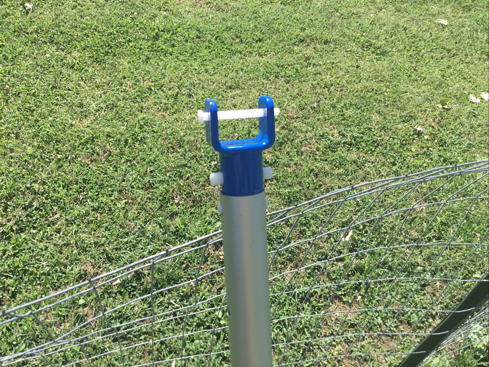 Adjustable 12-Foot Pool Cleaning Pole – Stylish Aluminum Telescoping Design