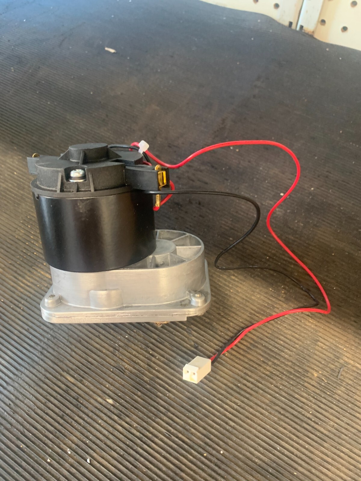 HAYWARD SHARKVAC POOL ROBOT DRIVE MOTOR ZYT-63-01A ( 2663A) DC, 24V ( USED