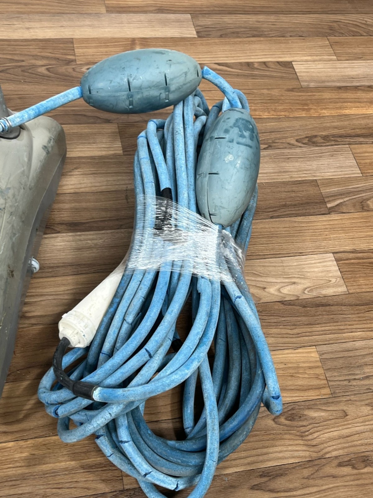 Maytronics Dolphin Proteus DX3 Pool Vacuum Only READ DESC