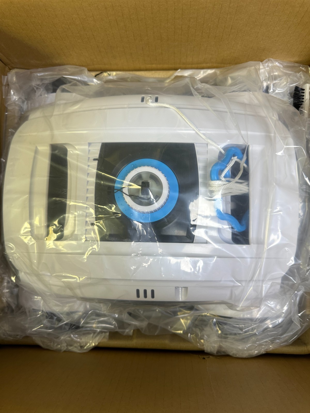 Cordless Robotic Pool Cleaner Winny 300 II