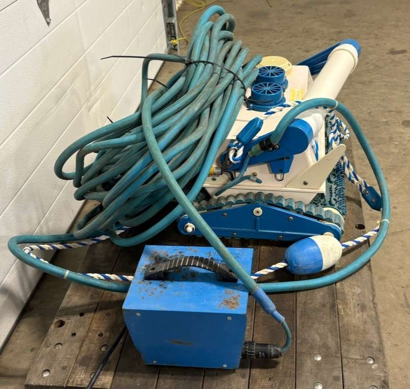Aqua Products Aquabot AquaMAX Bi-Turbo Commercial Pool Cleaner w/ Power Supply