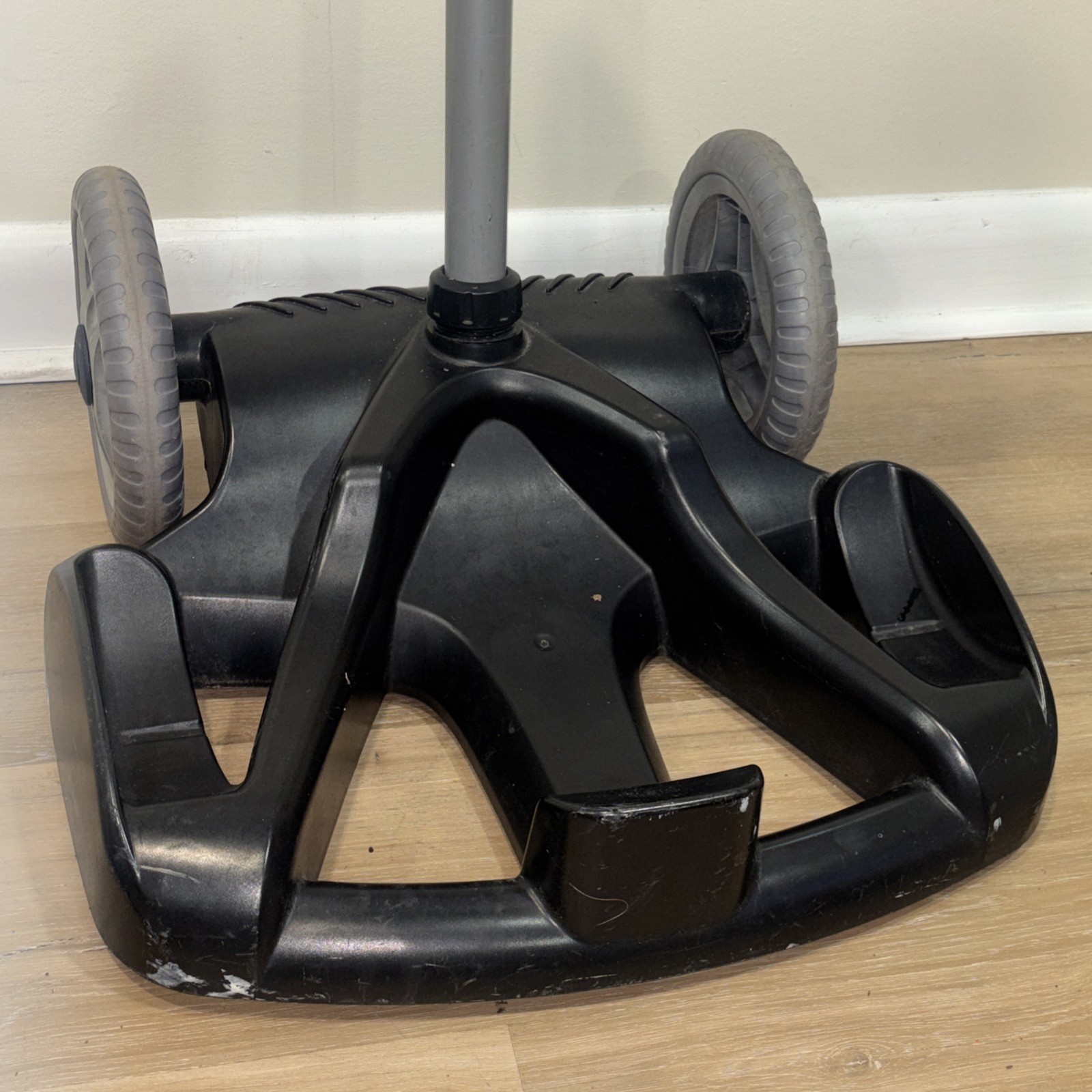 Caddy for a Polaris / Zodiac P965iQ robot pool cleaner.