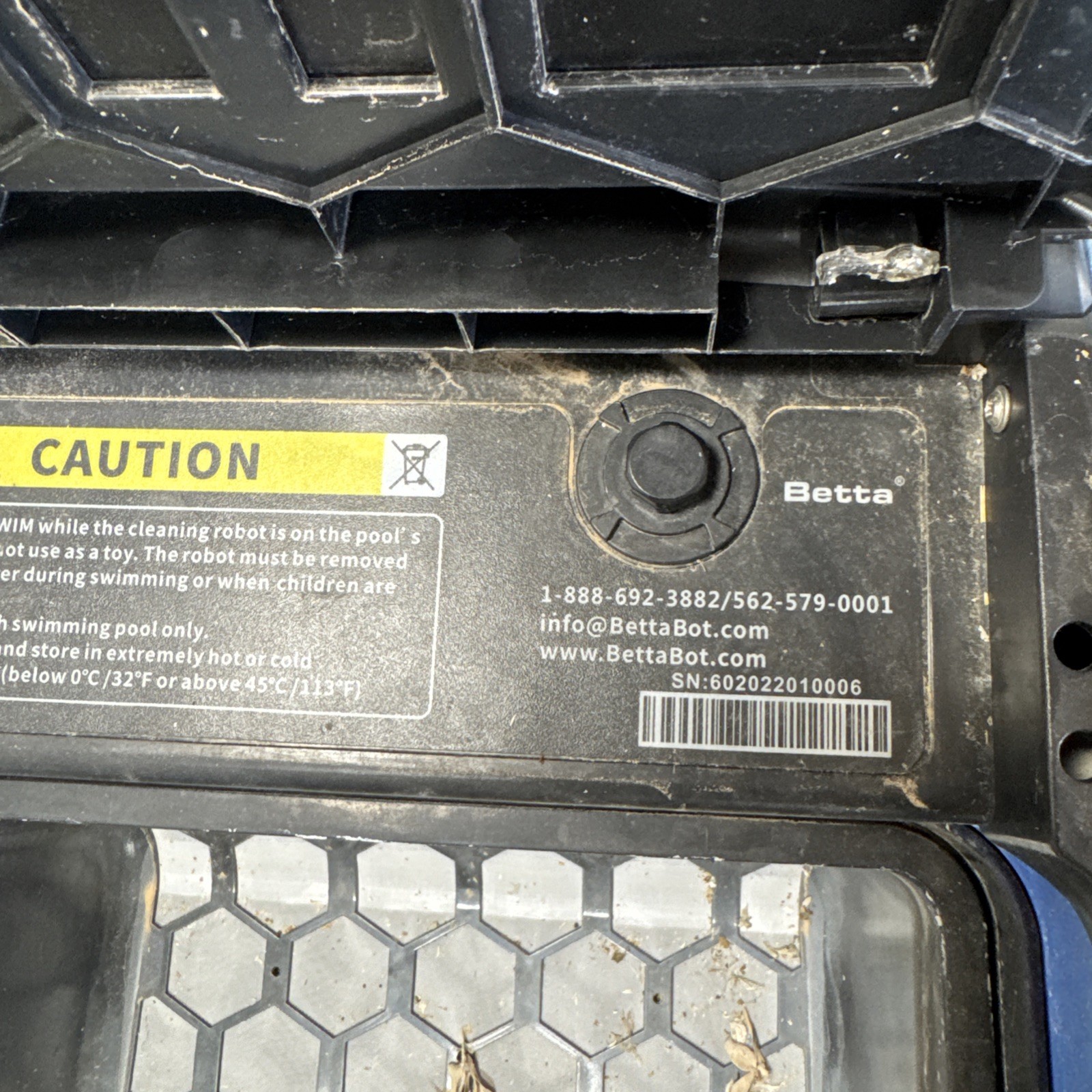 Betta SE – Solar-Powered Robotic Pool Skimmer – Not Working – As Is