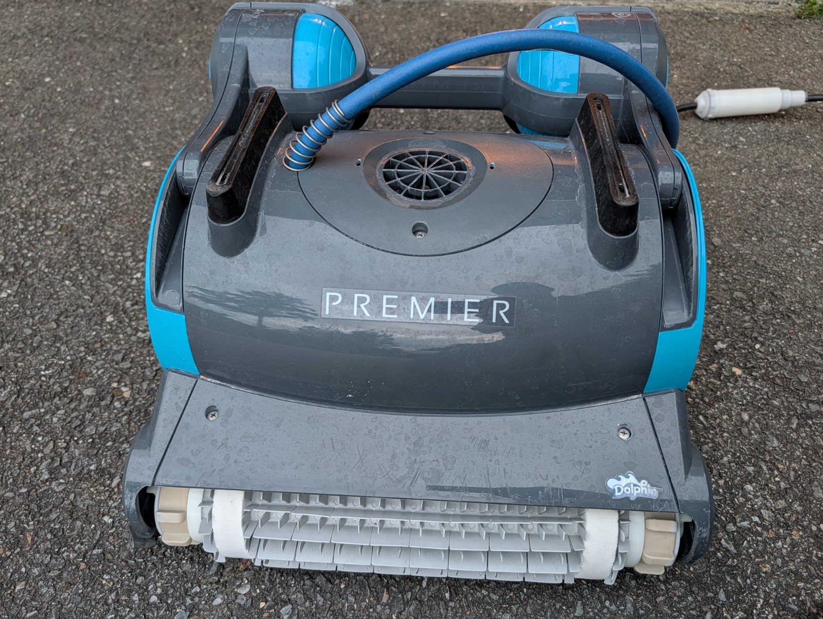 Dolphin Premier Robotic Pool Cleaner – passes self-test