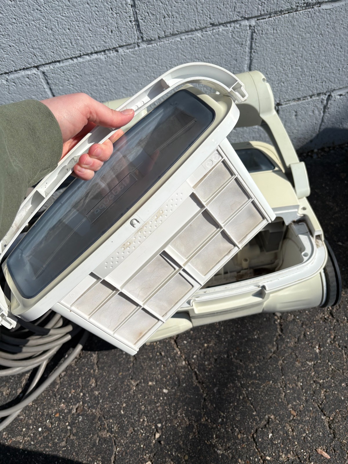 Aguabot SP200 Robotic Pool Cleaner – For Parts or Repair – No Power