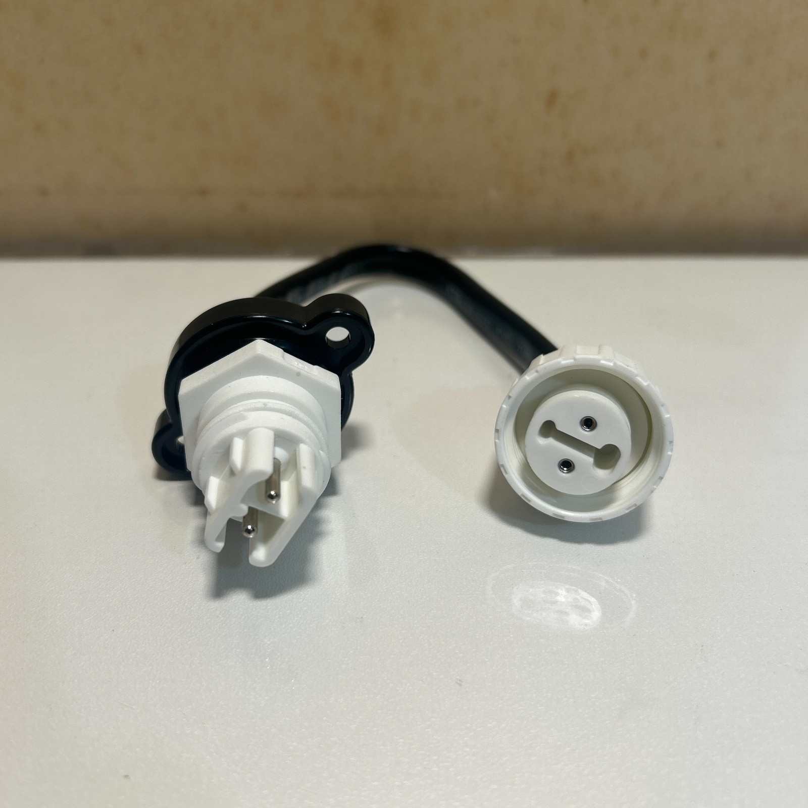 WYBOT C1 Cordless Robotic Pool Vacuum Cleaner Charging Port
