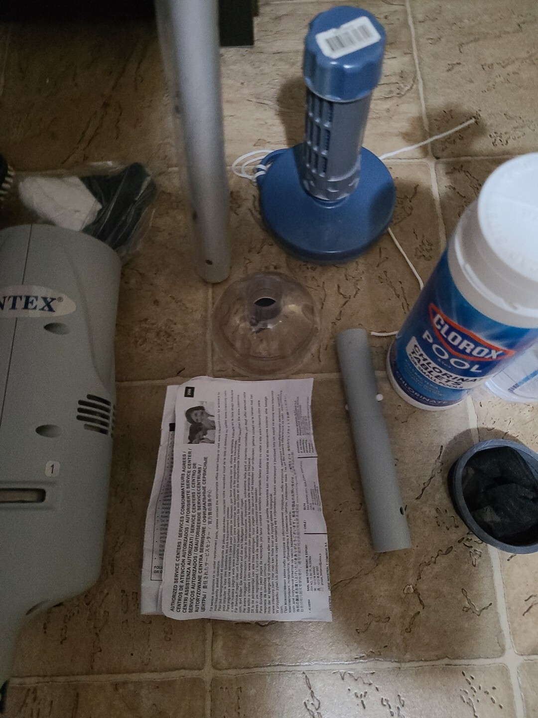 Intex Rechargeable Handheld Above Pool Vacuum Cleaner W/ 2 Cans Of Tablets