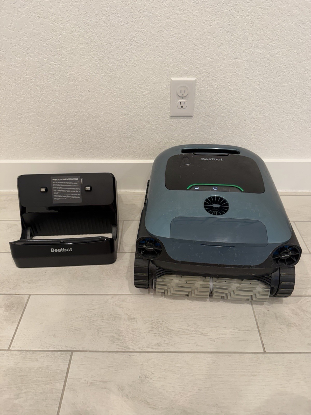 BEATBOT AQUASENSE PRO Robotic Pool Cleaner (UD2119861) w/ Charging Dock – Tested