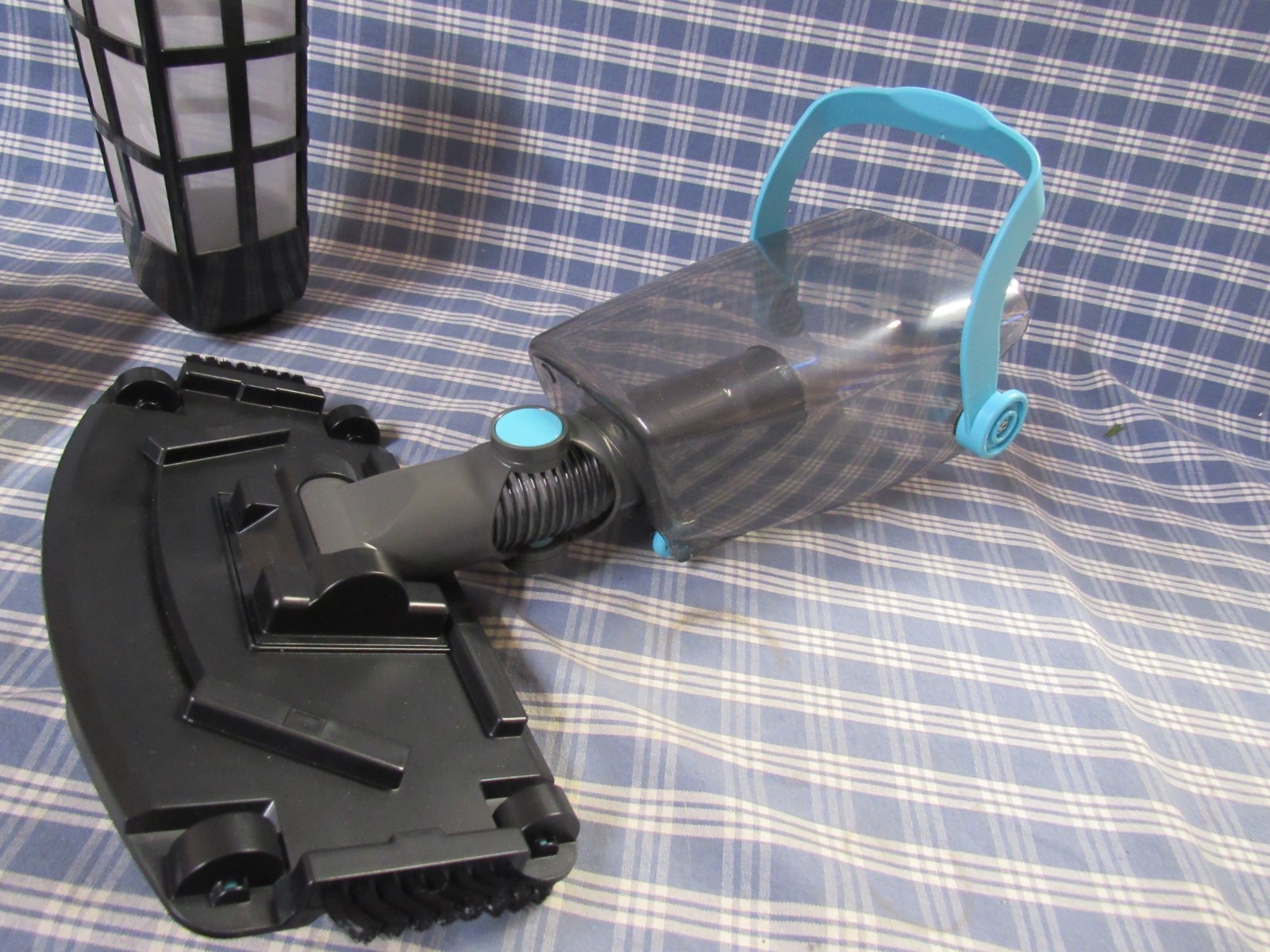 PoolMr Cordless Handheld Pool Vacuum Rechargeable (Store Display) FREE SHIPPING.