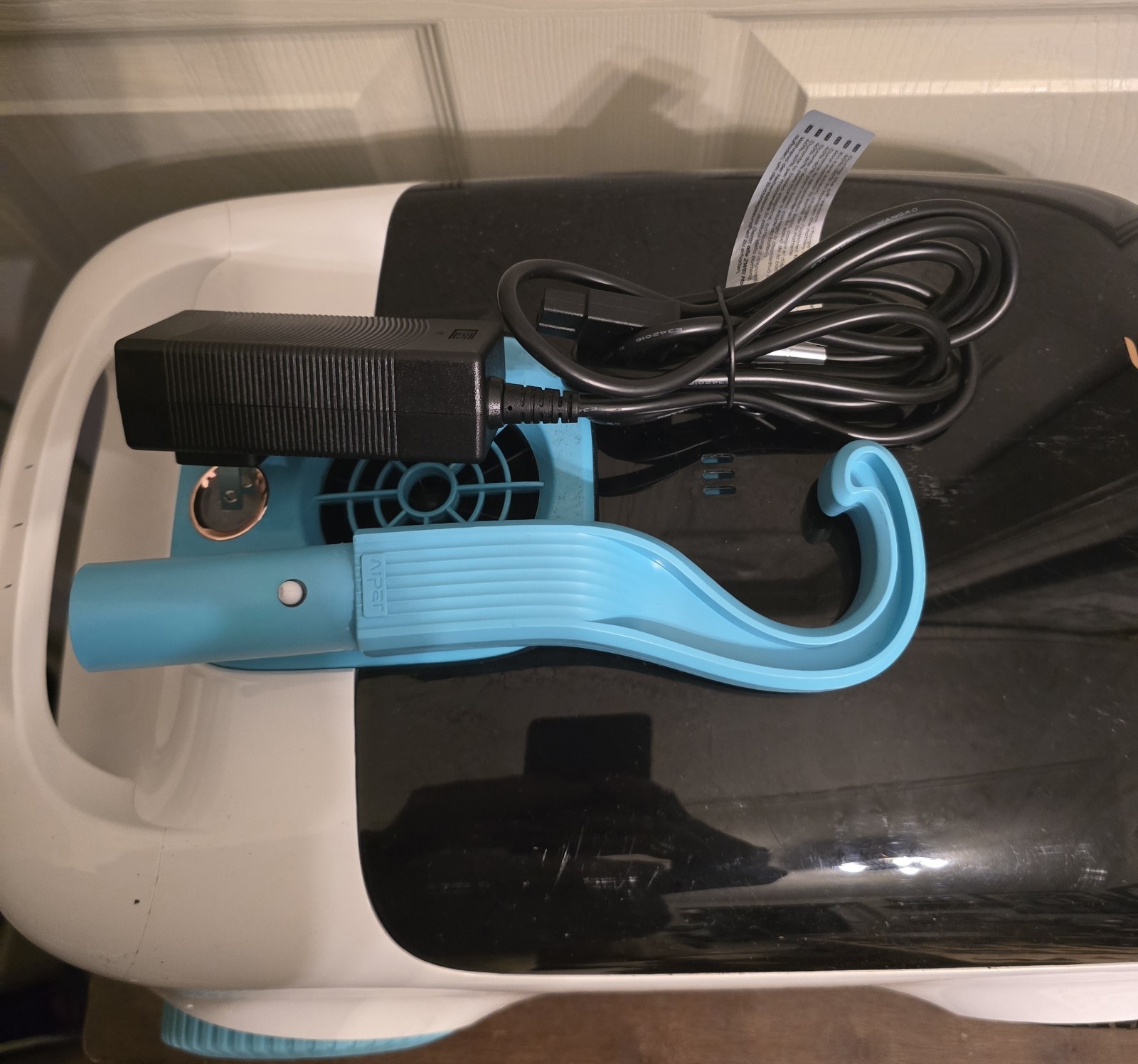 Aiper Scuba L1 Cordless Robotic Pool Cleaner for Above-Ground Pools Read Descrip