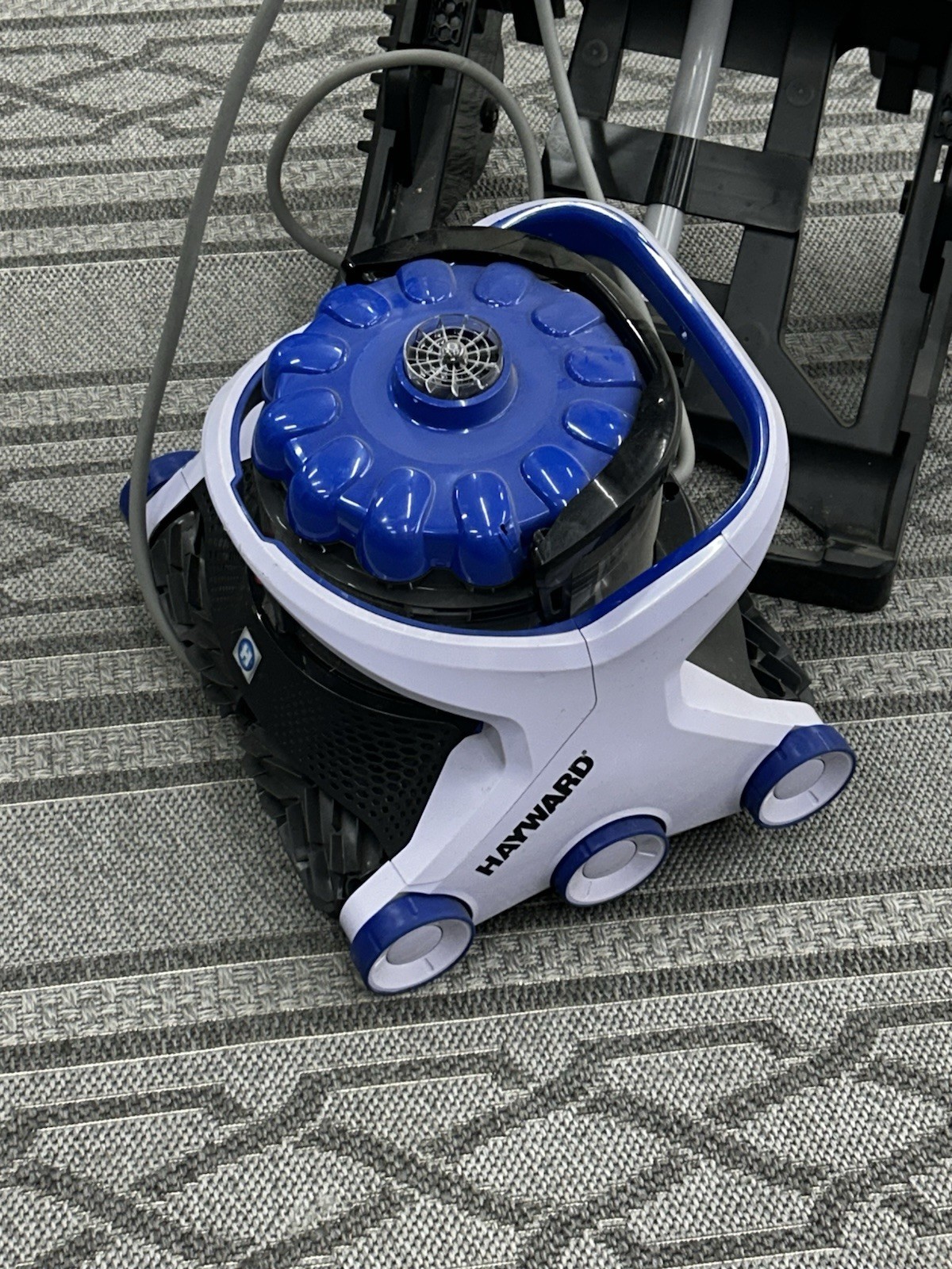 Hayward Aquavac 650 Robotic Cleaner 81048 Tir