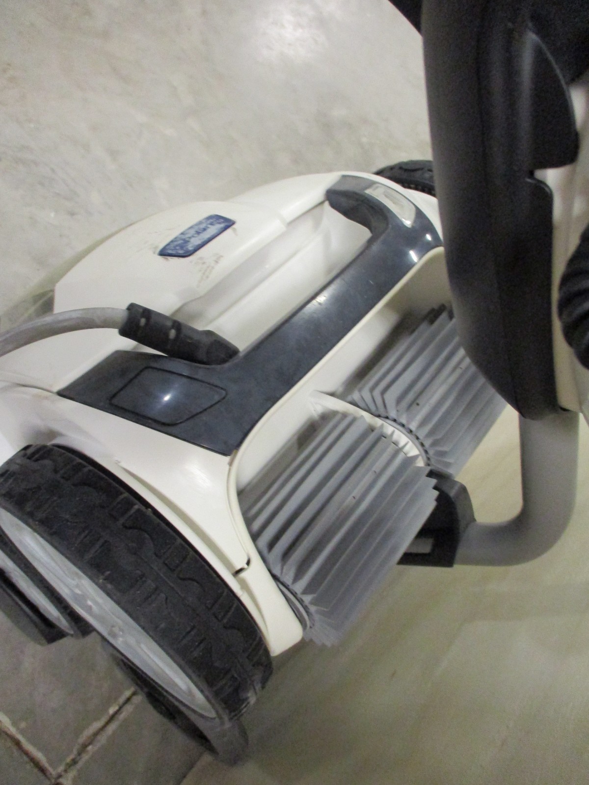 Polaris VRX iQ+ Robotic Pool Cleaner + iAquaLink Control & Dock/Caddy *READ*